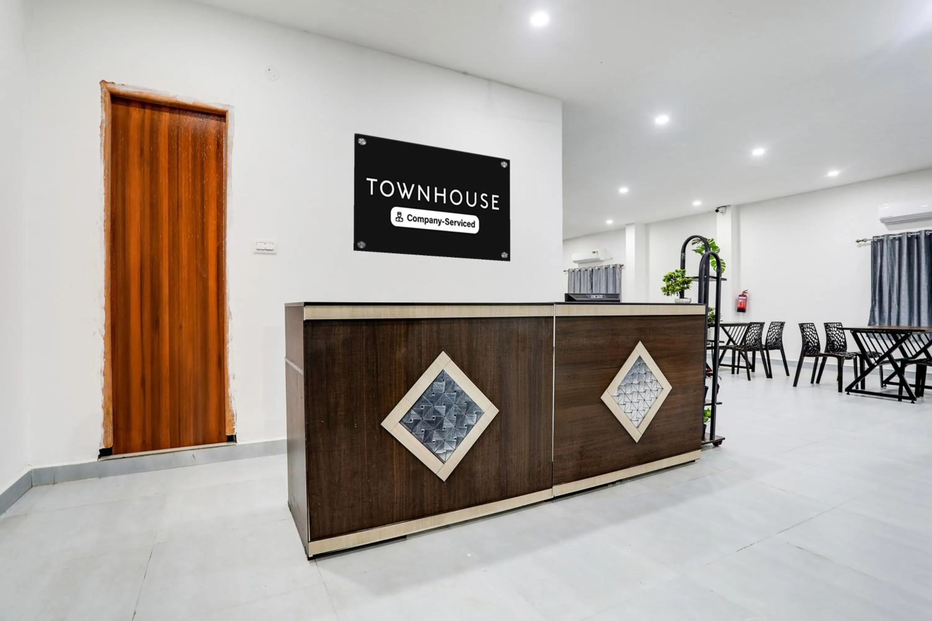 Lobby or reception in Super Townhouse Shamshabad Near Airport