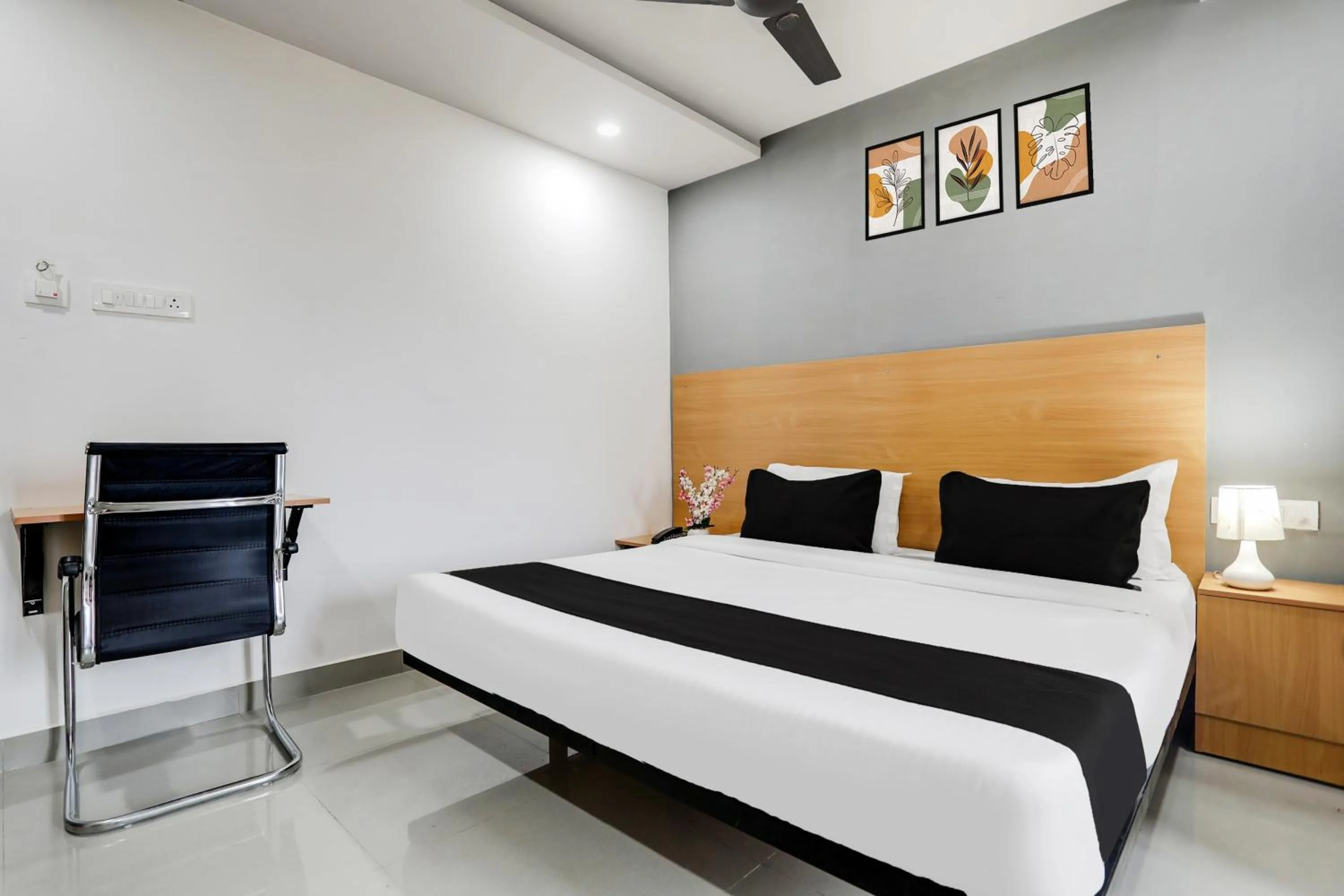 Bedroom, Bed in Super Townhouse Shamshabad Near Airport