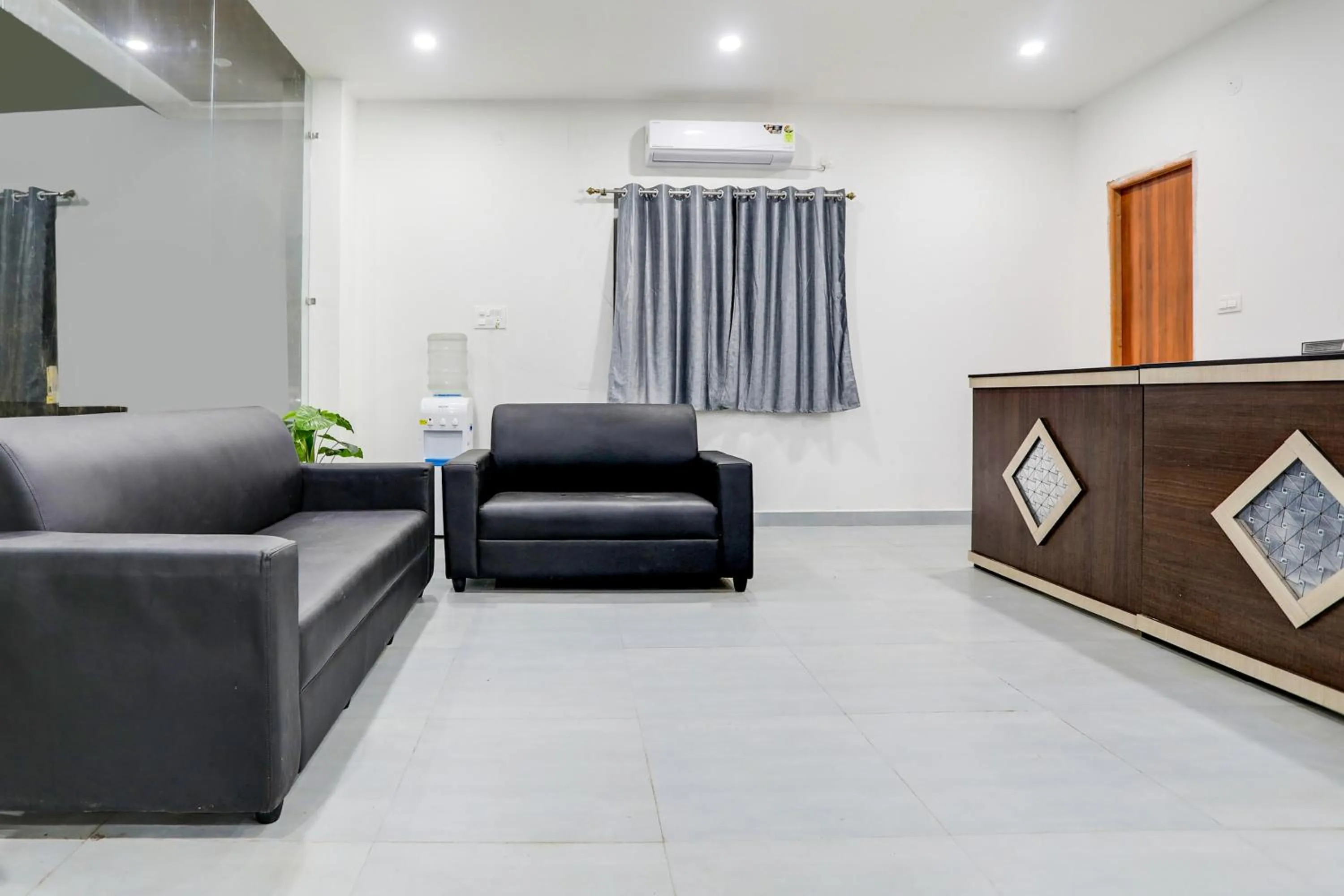 Lobby or reception in Super Townhouse Shamshabad Near Airport