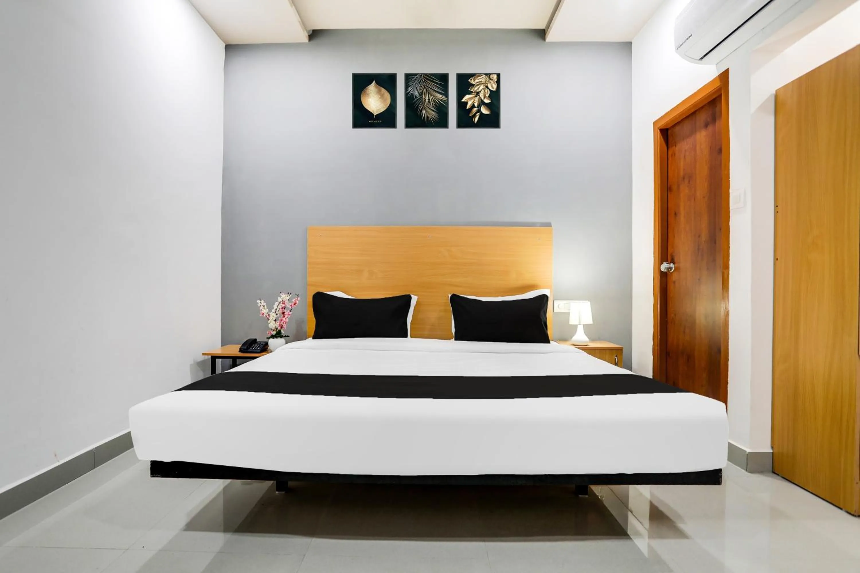 Bedroom, Bed in Super Townhouse Shamshabad Near Airport