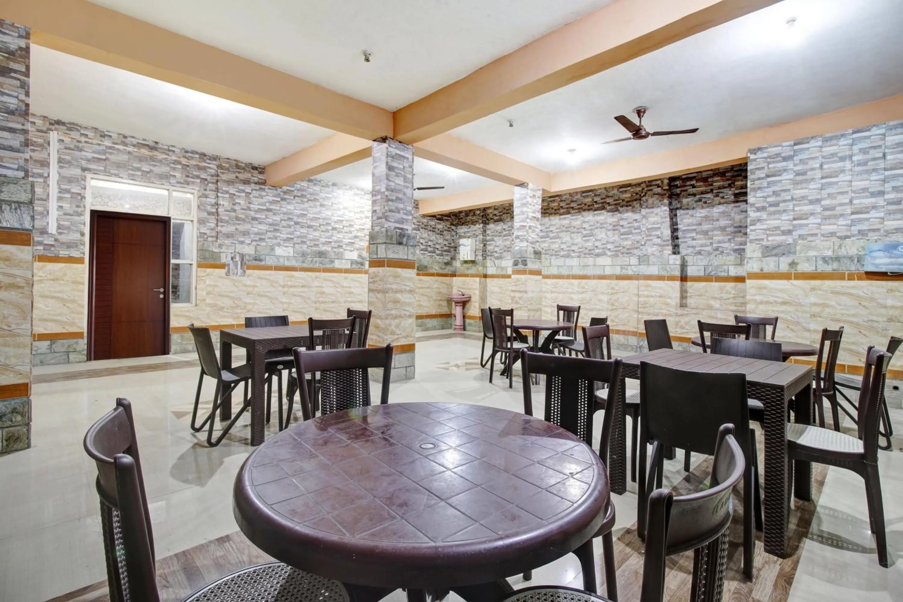 Dining area in Super Collection O Rajbagh formerly Lavender