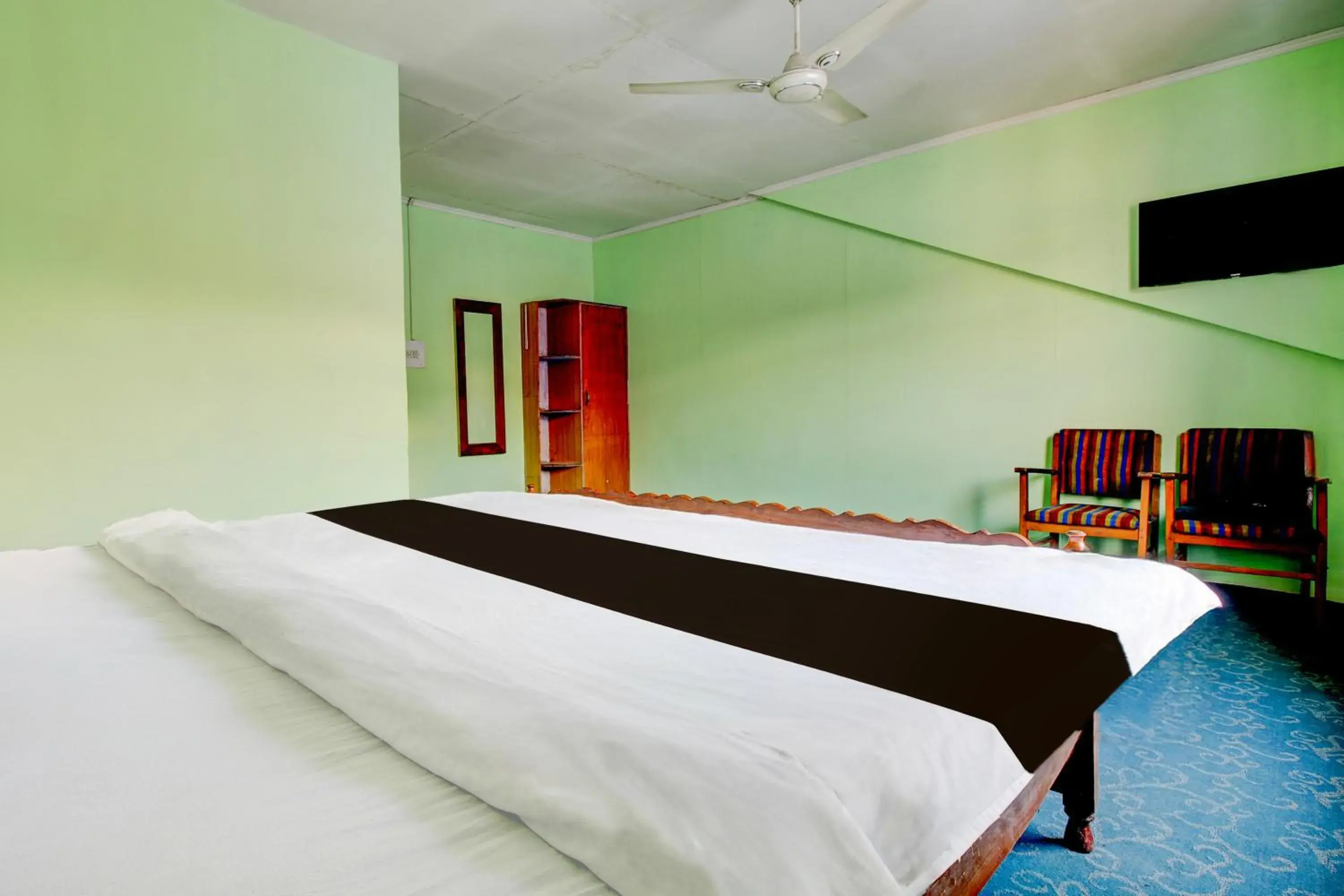 Small Double Room - single occupancy in Super Collection O Rajbagh formerly Lavender Small Double Room - single occupancy in Super Collection O Rajbagh formerly Lavender