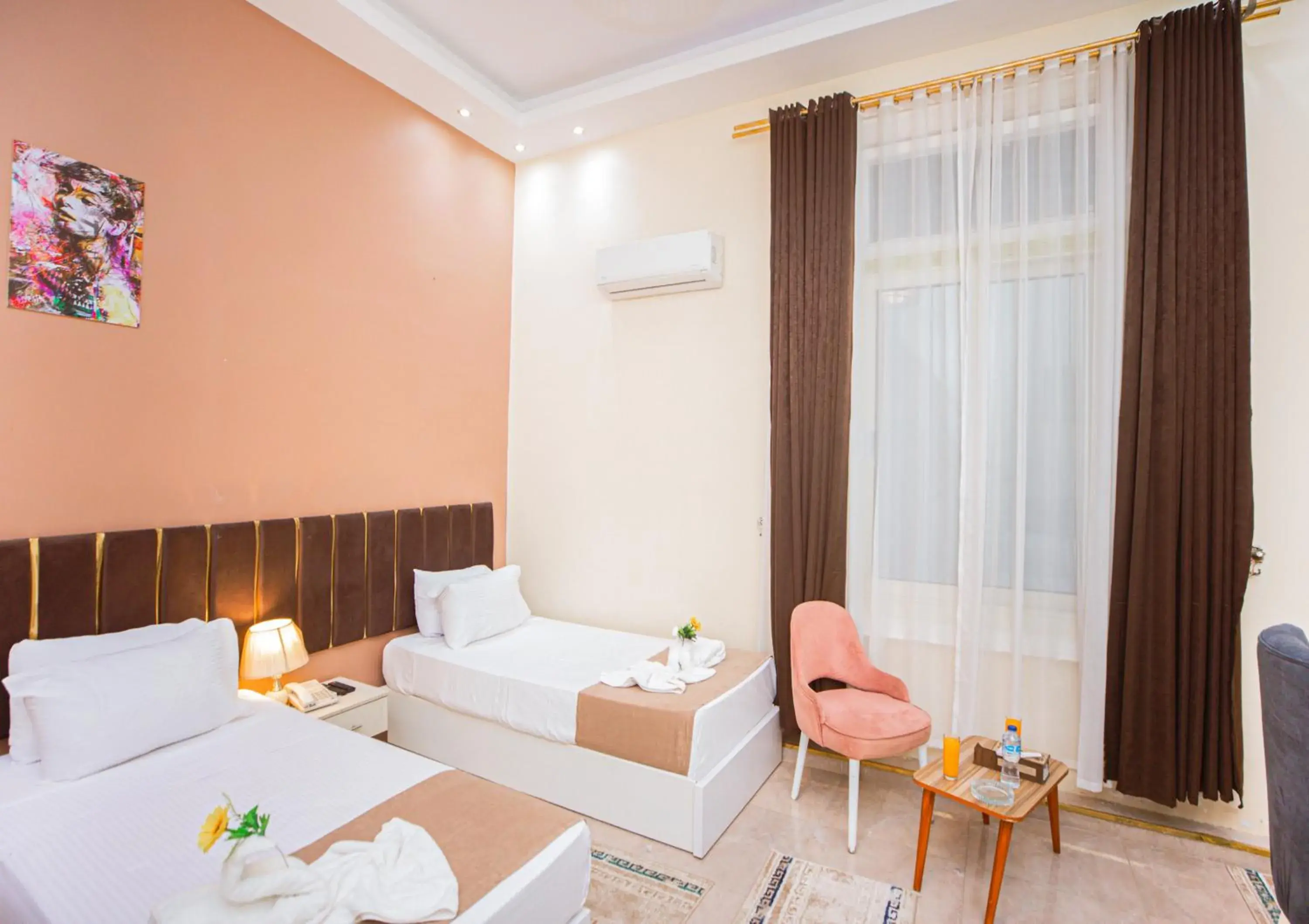 Classic Triple Room in Downtown Antique Hotel Classic Triple Room in Downtown Antique Hotel