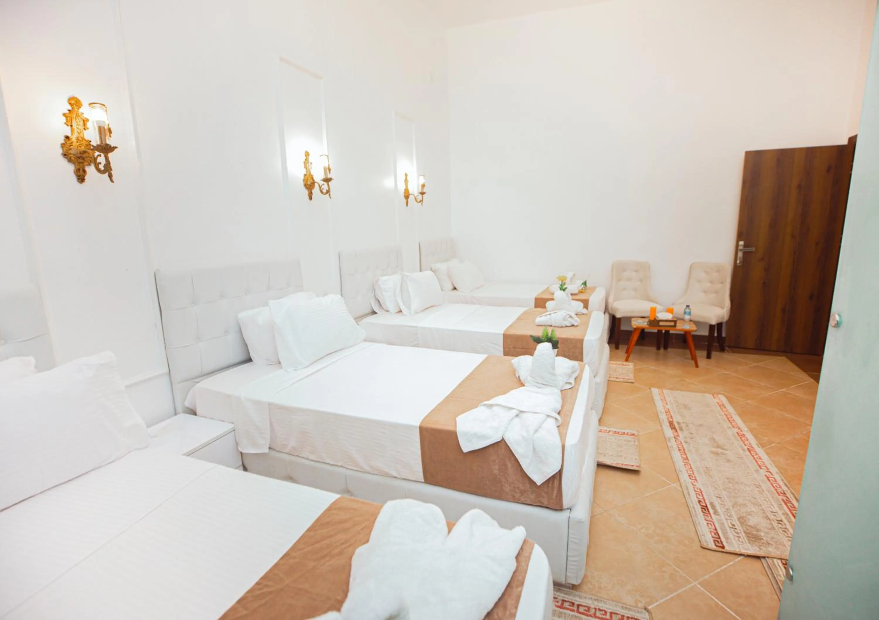 Deluxe Family Room in Downtown Antique Hotel