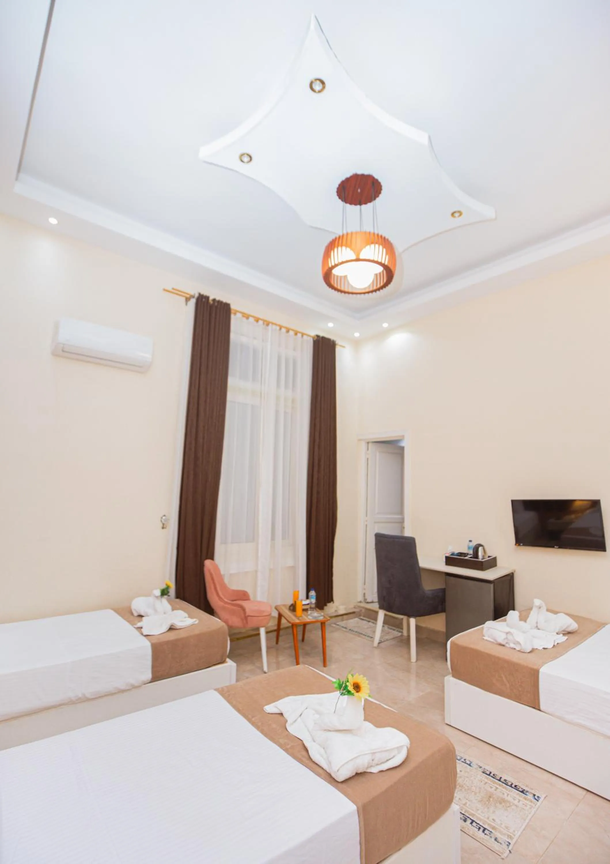 Classic Triple Room in Downtown Antique Hotel