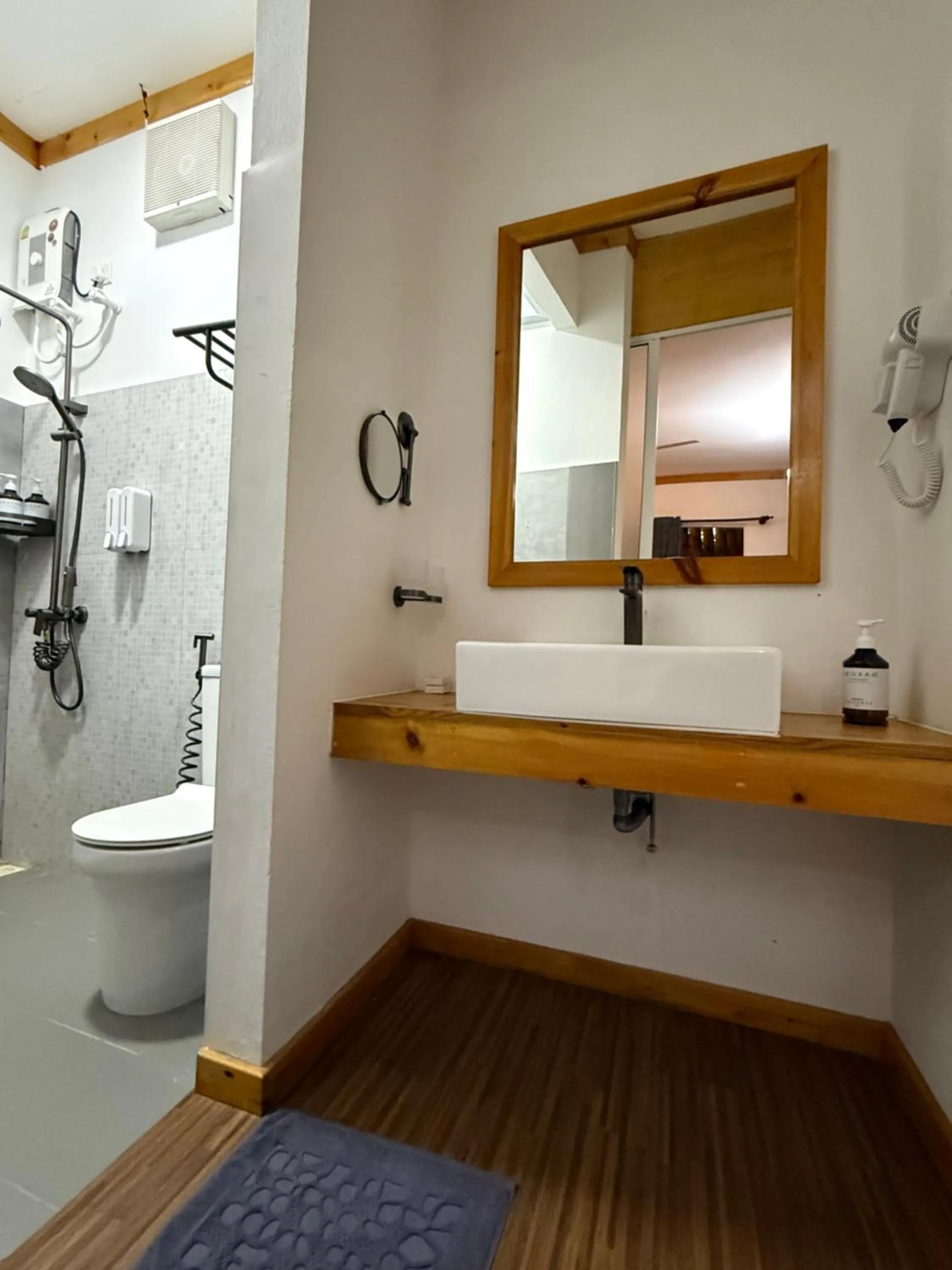 Bathroom in Navaya Dhiffushi