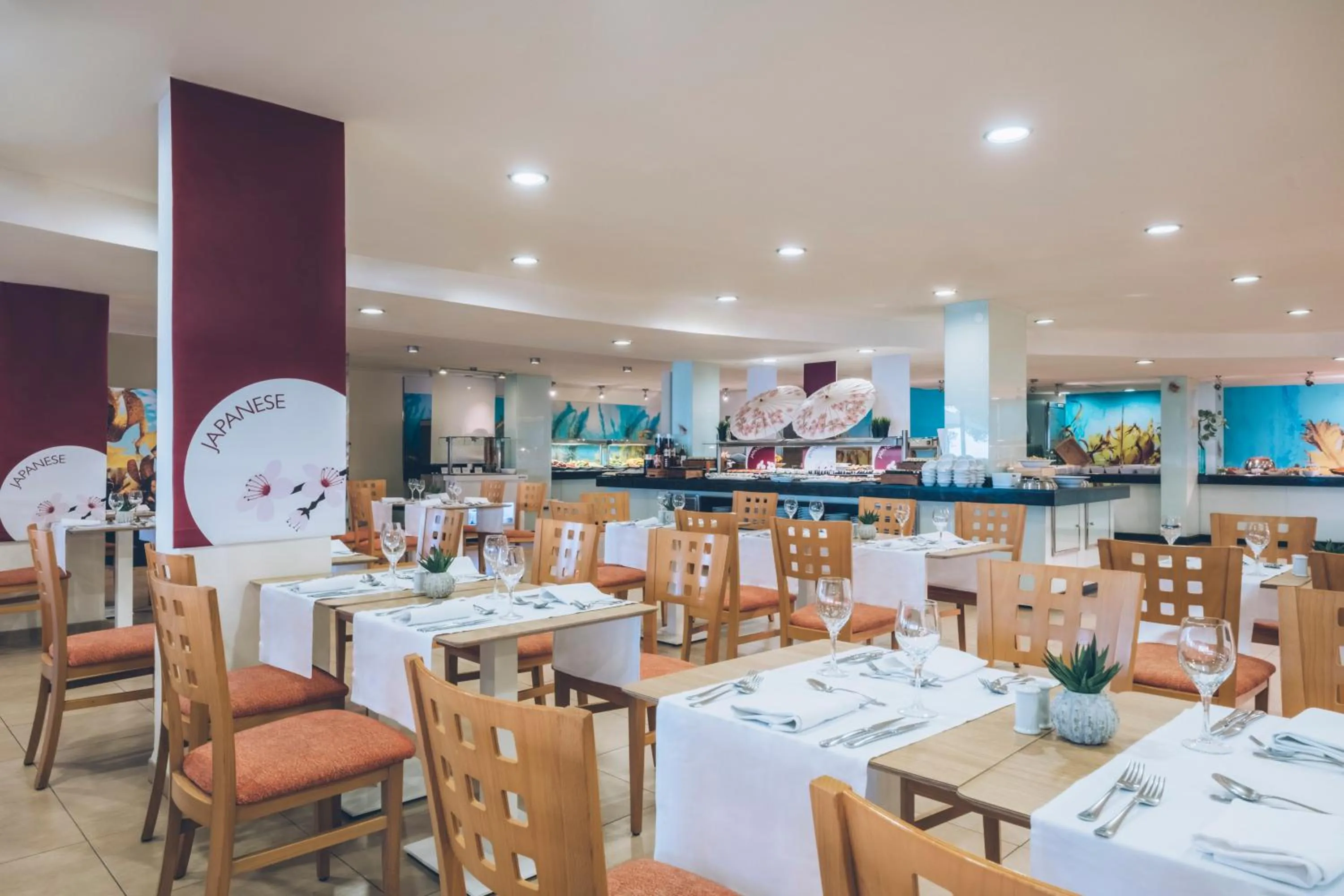 Restaurant/places to eat in Iberostar Waves Pinos Park