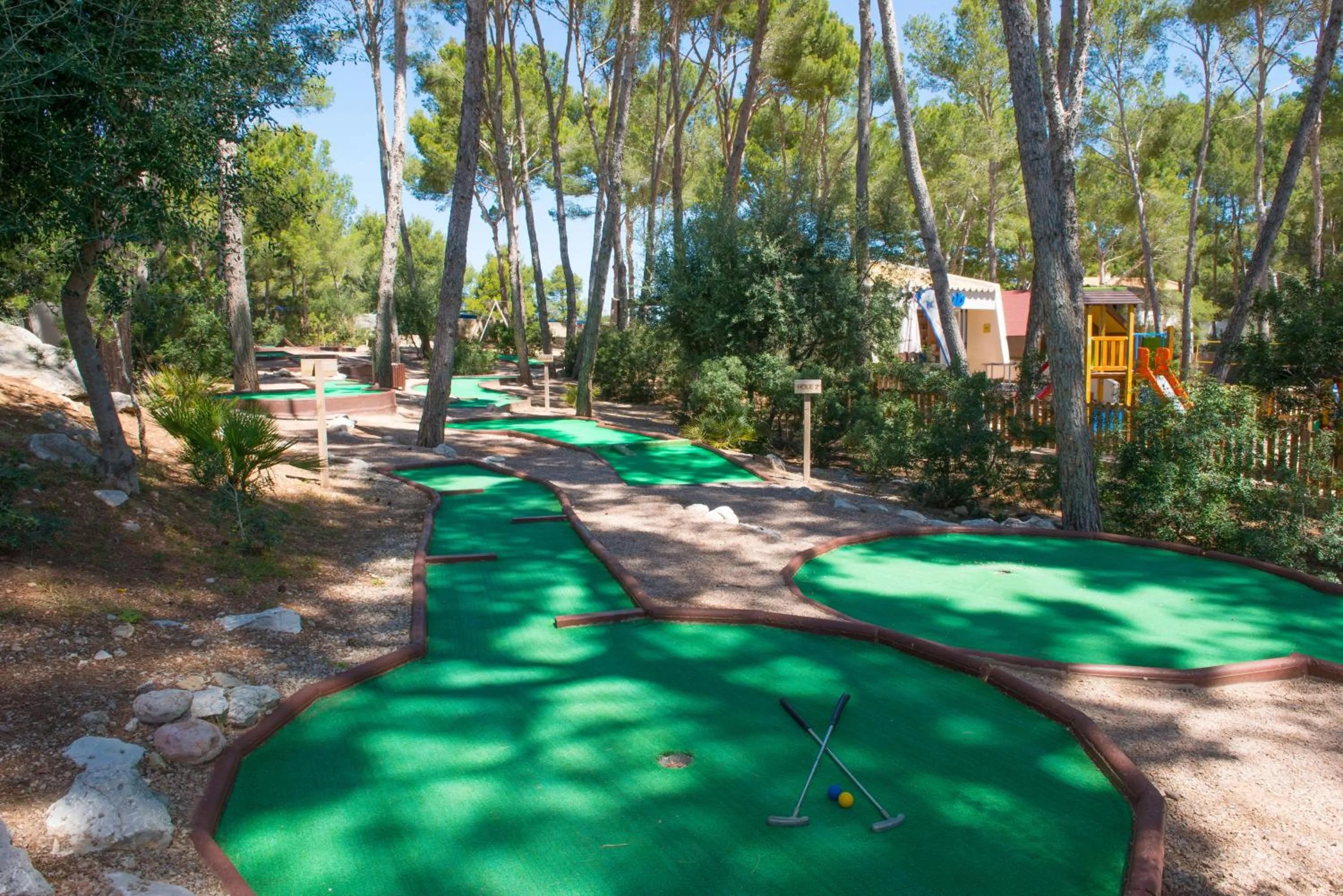 Minigolf in Iberostar Waves Pinos Park