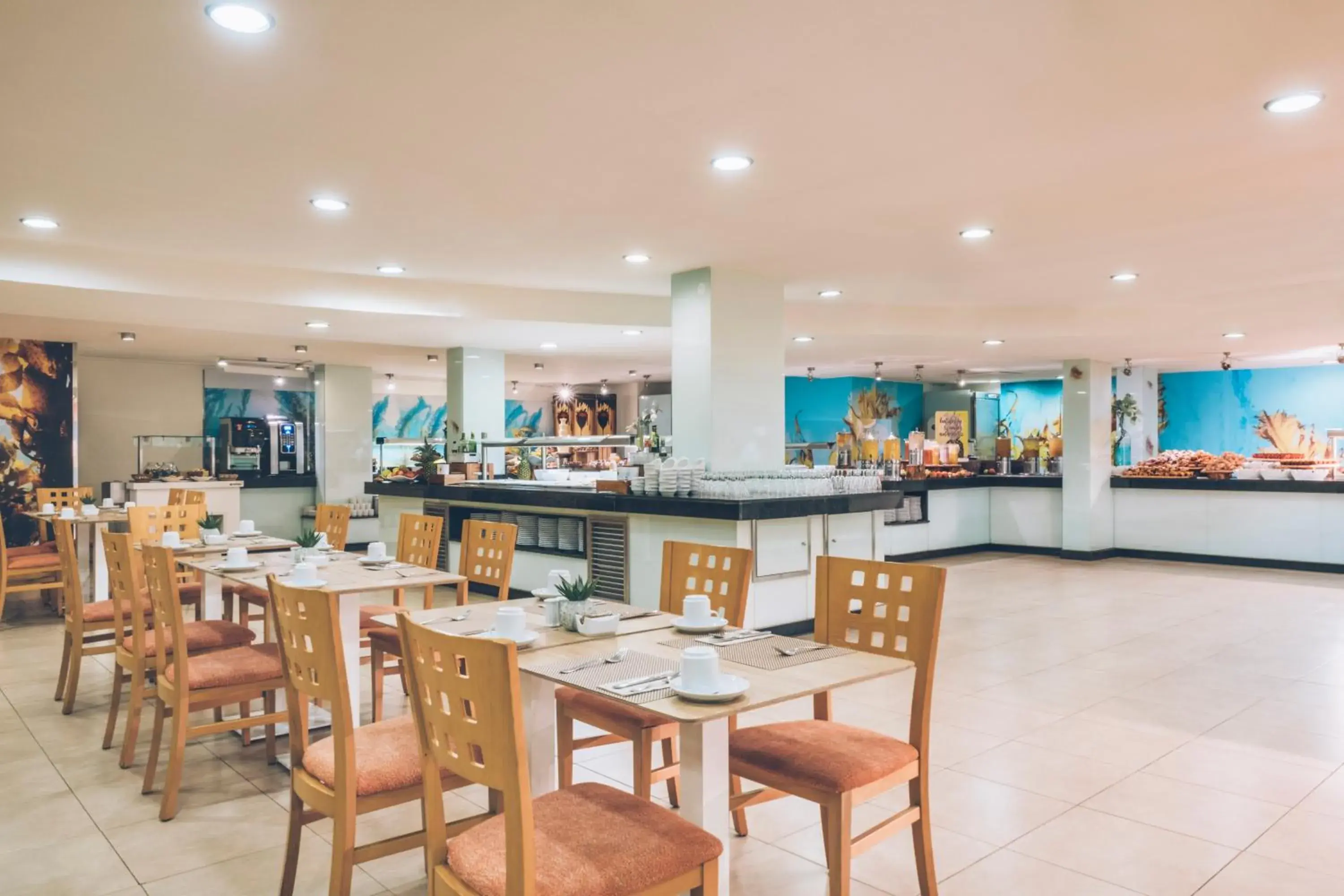 Restaurant/places to eat in Iberostar Waves Pinos Park Restaurant/places to eat in Iberostar Waves Pinos Park