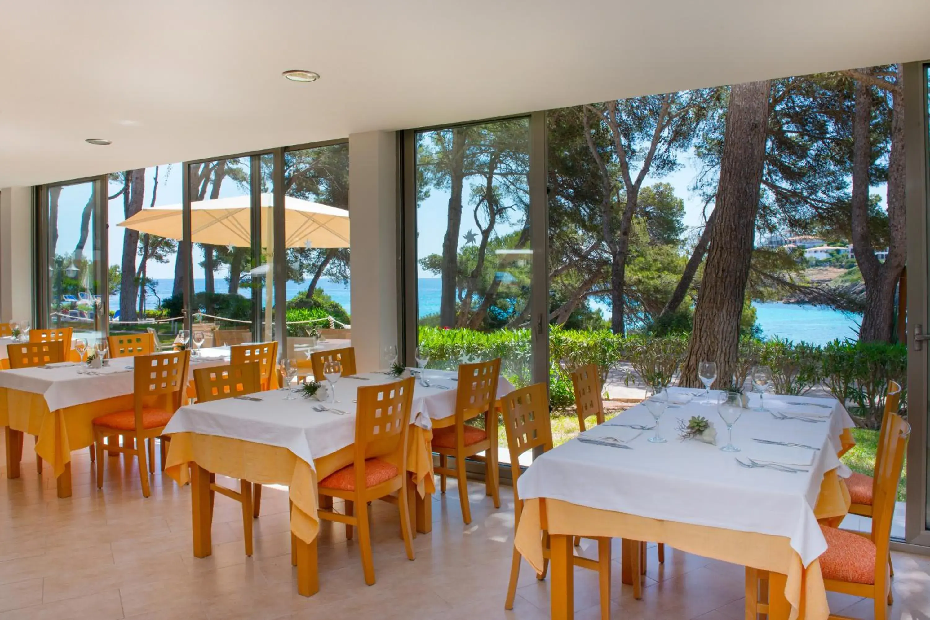 Restaurant/places to eat in Iberostar Waves Pinos Park Restaurant/places to eat in Iberostar Waves Pinos Park