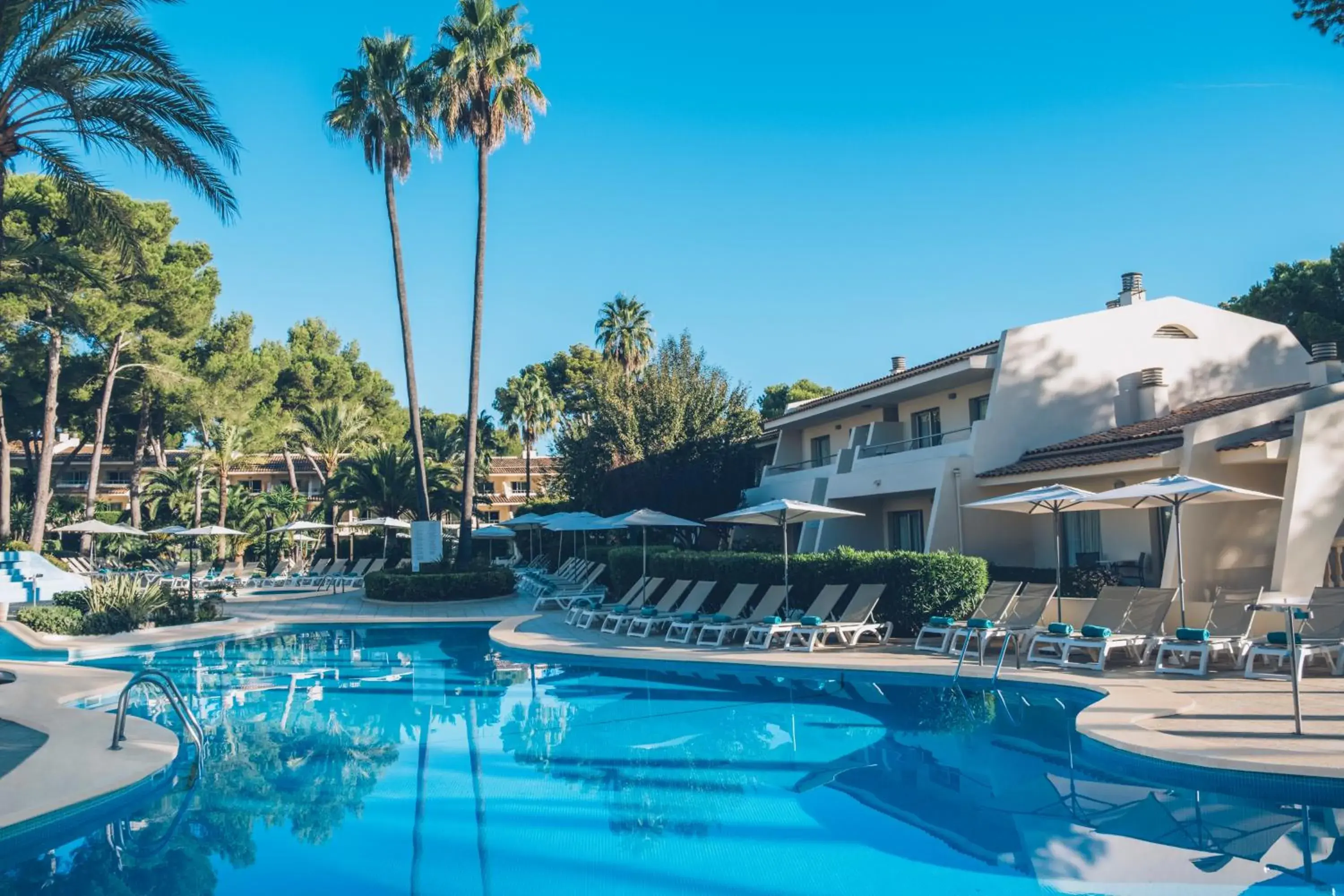 Swimming pool in Iberostar Waves Pinos Park Swimming pool in Iberostar Waves Pinos Park