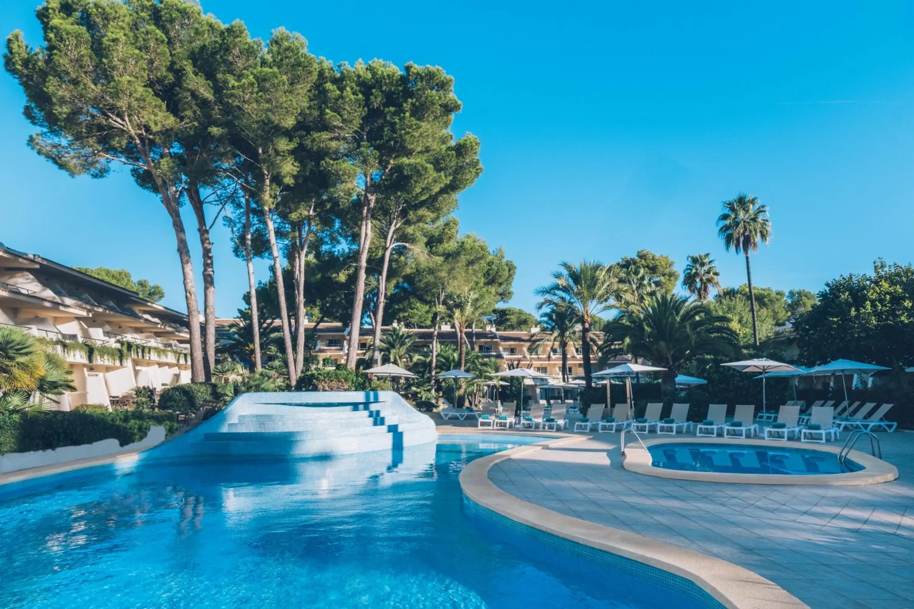 Swimming pool in Iberostar Waves Pinos Park Swimming pool in Iberostar Waves Pinos Park