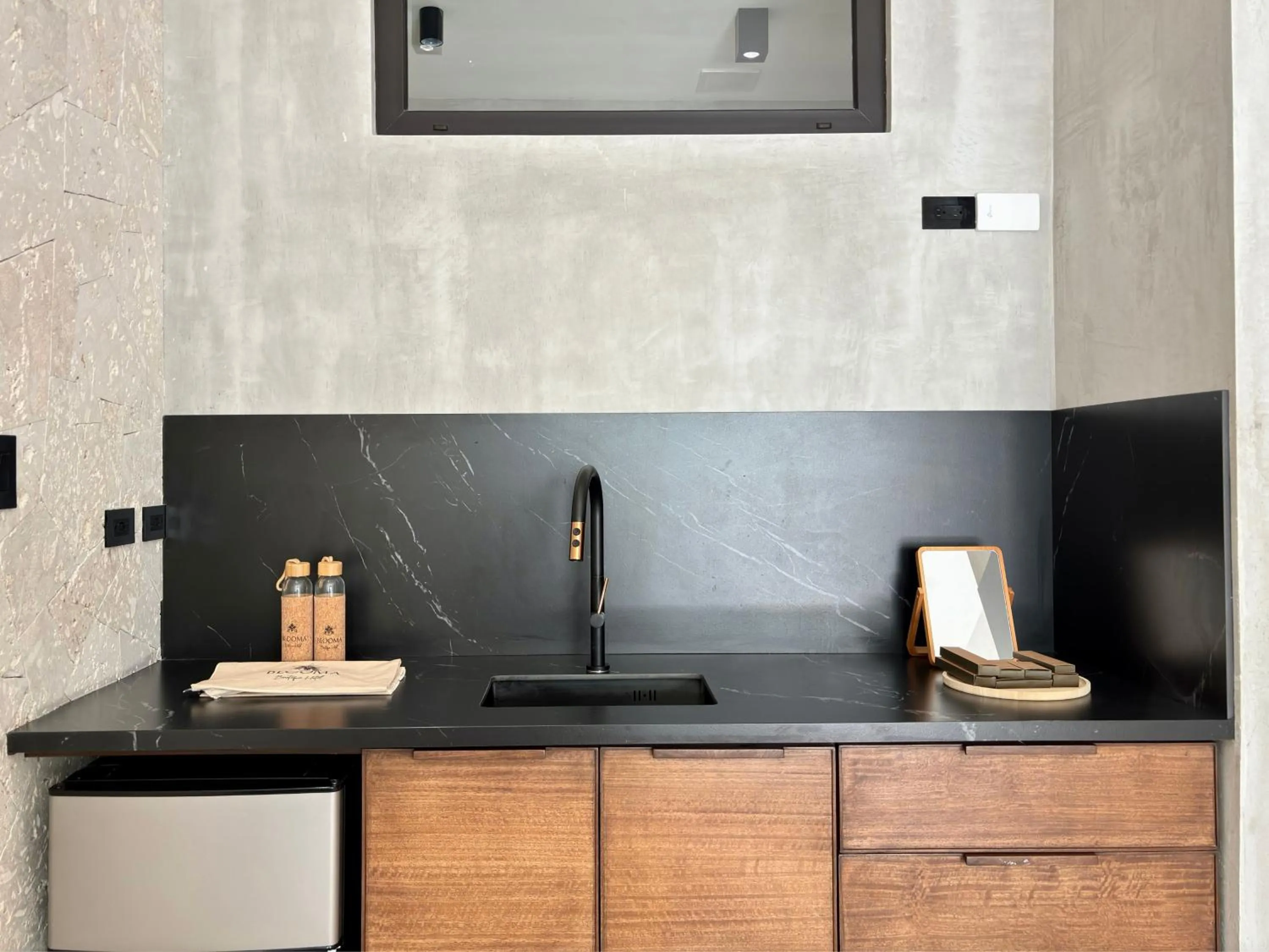 Kitchen or kitchenette in Blooma Boutique Hotel