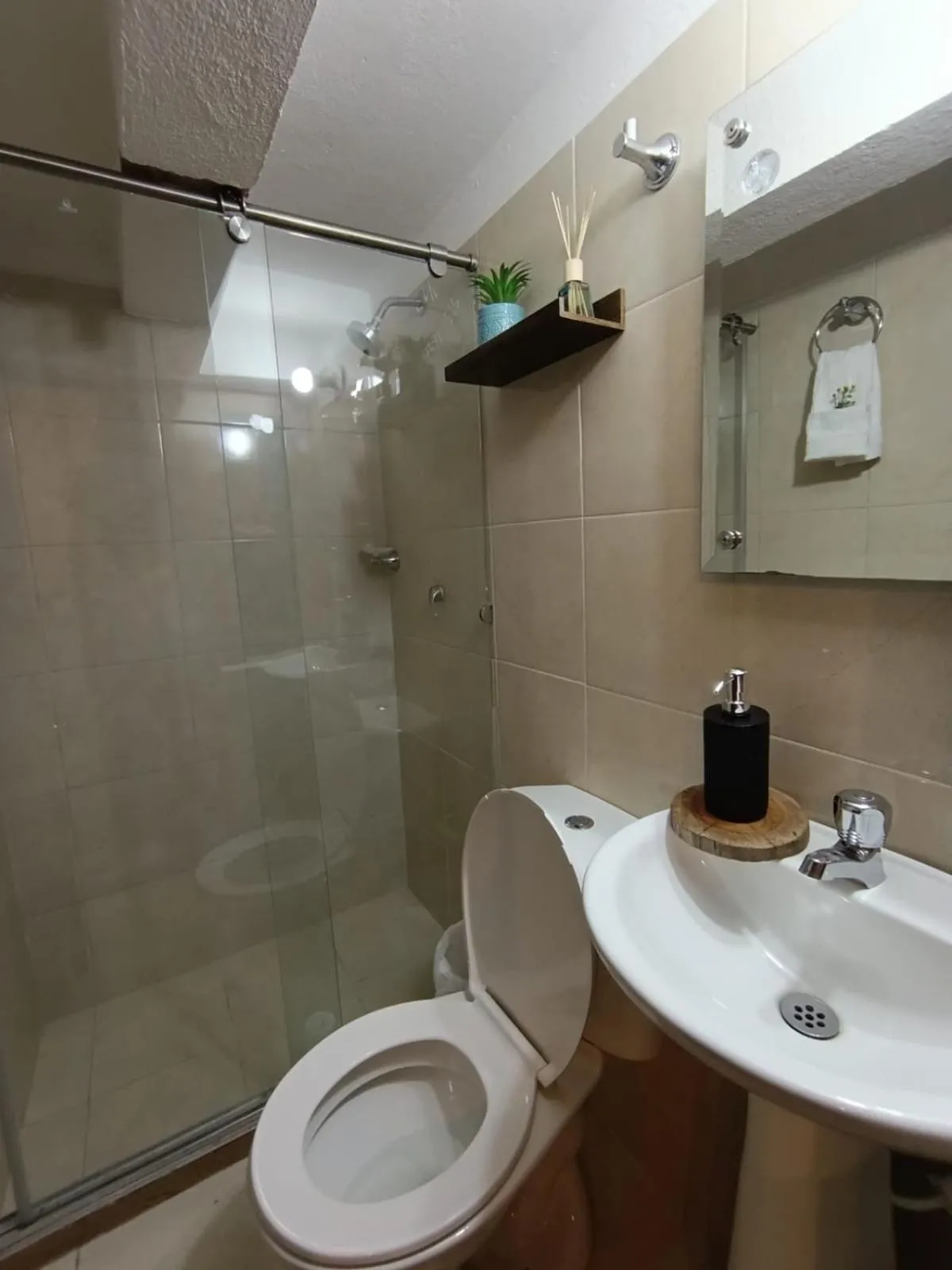 Bathroom in La Toscana Hostel