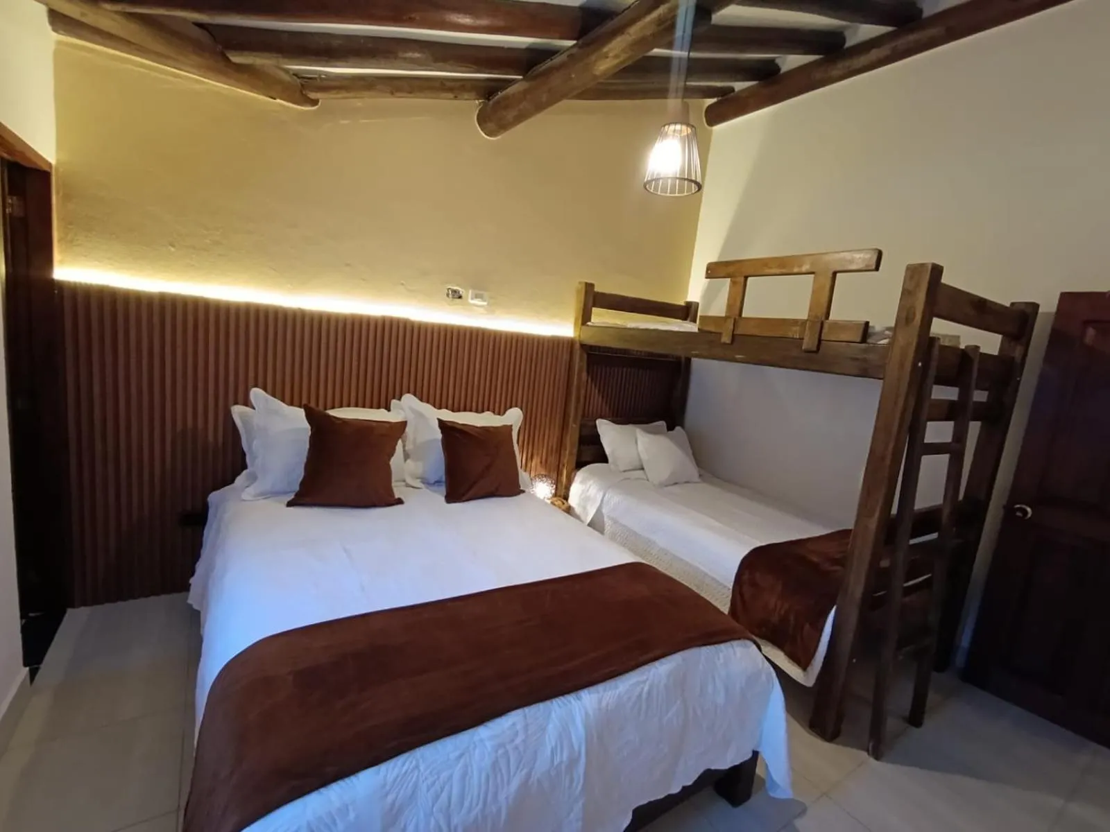 Property building, Bed in La Toscana Hostel