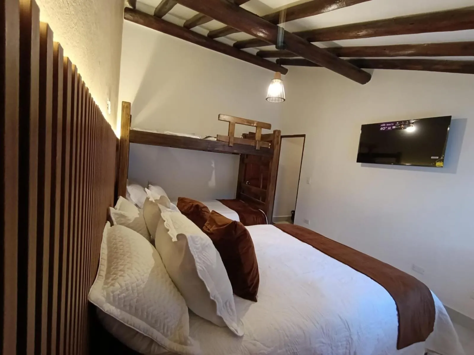 Property building, Bed in La Toscana Hostel