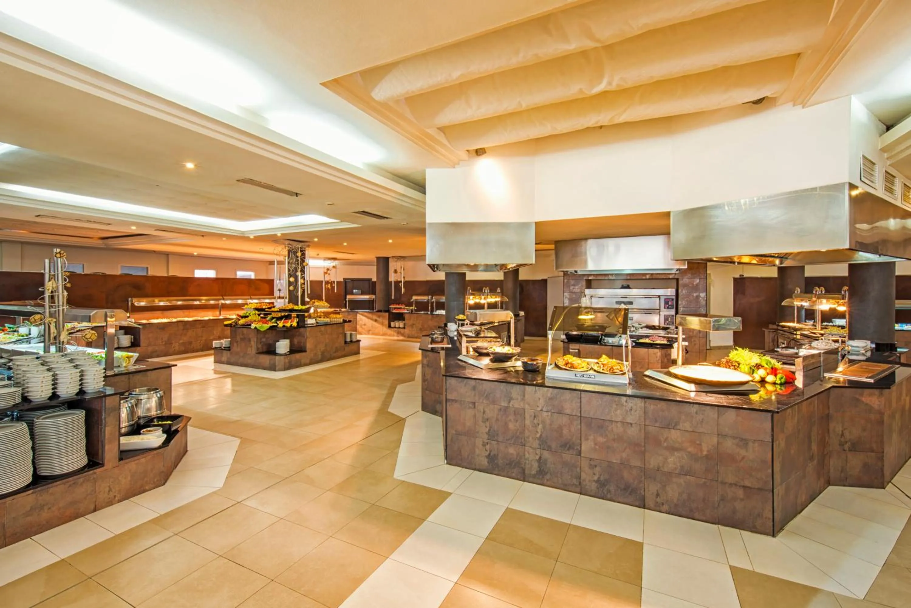 Restaurant/places to eat in Iberostar Waves Club Cala Barca All Inclusive