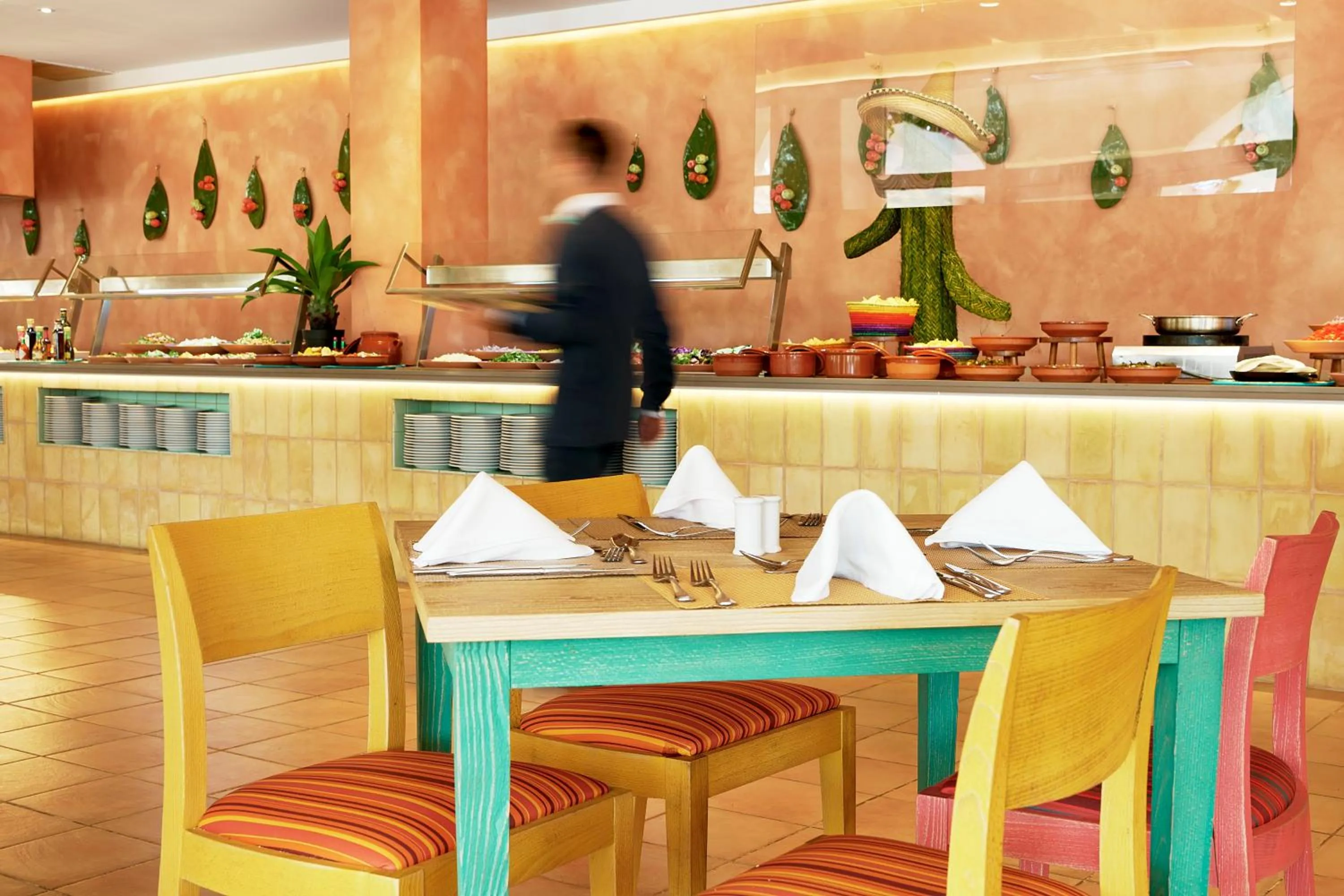 Restaurant/places to eat in Iberostar Waves Club Cala Barca All Inclusive