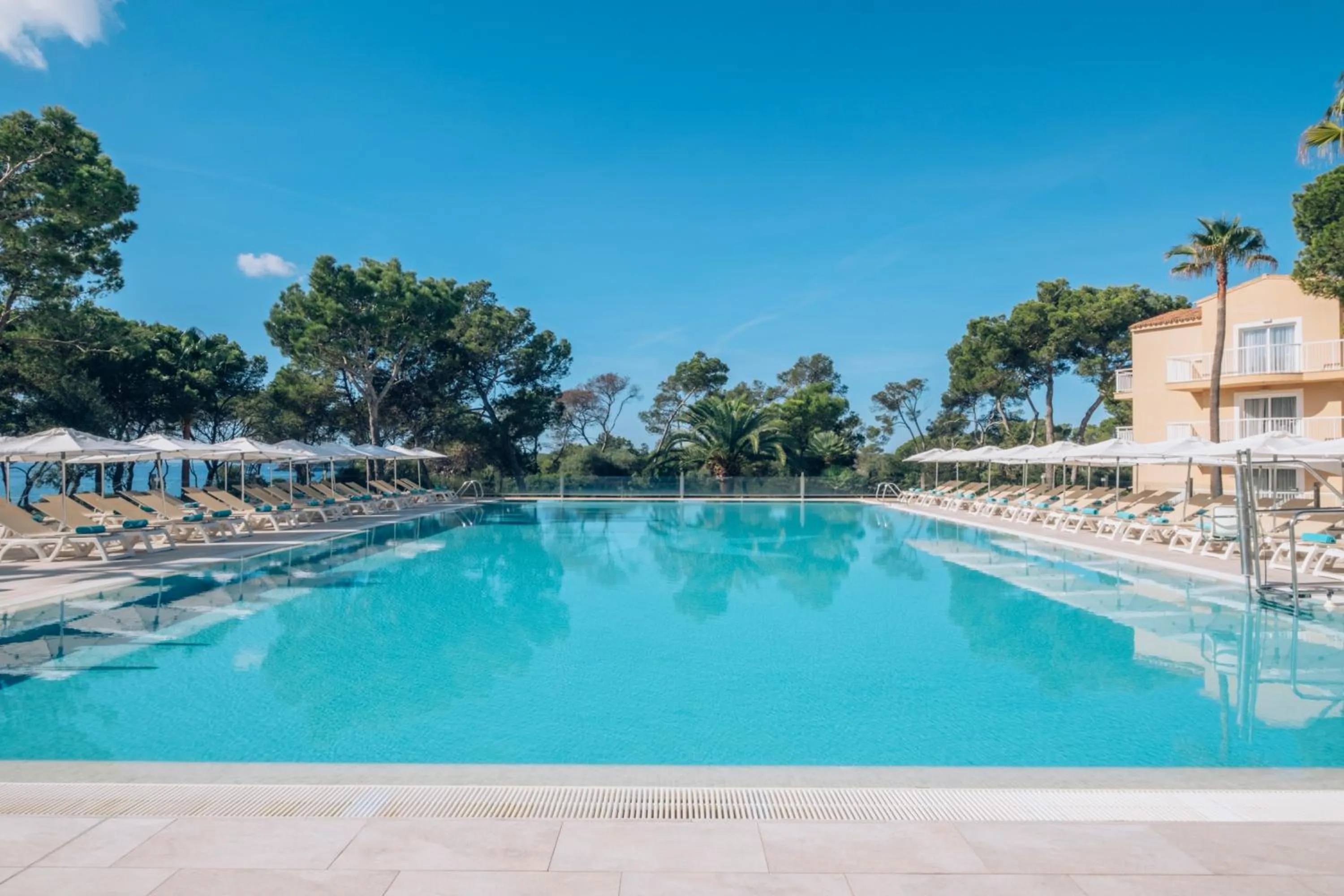 Swimming pool in Iberostar Waves Club Cala Barca All Inclusive
