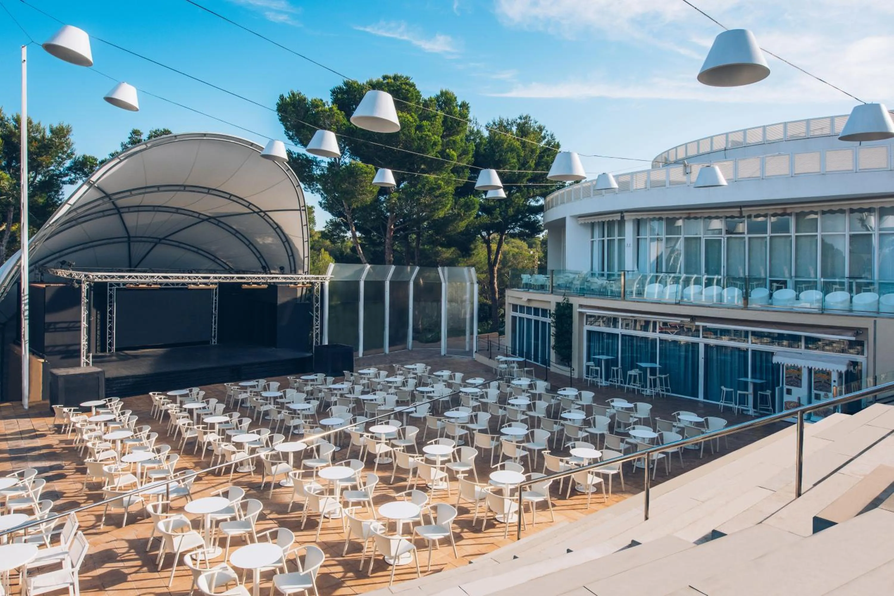 Area and facilities in Iberostar Waves Club Cala Barca All Inclusive