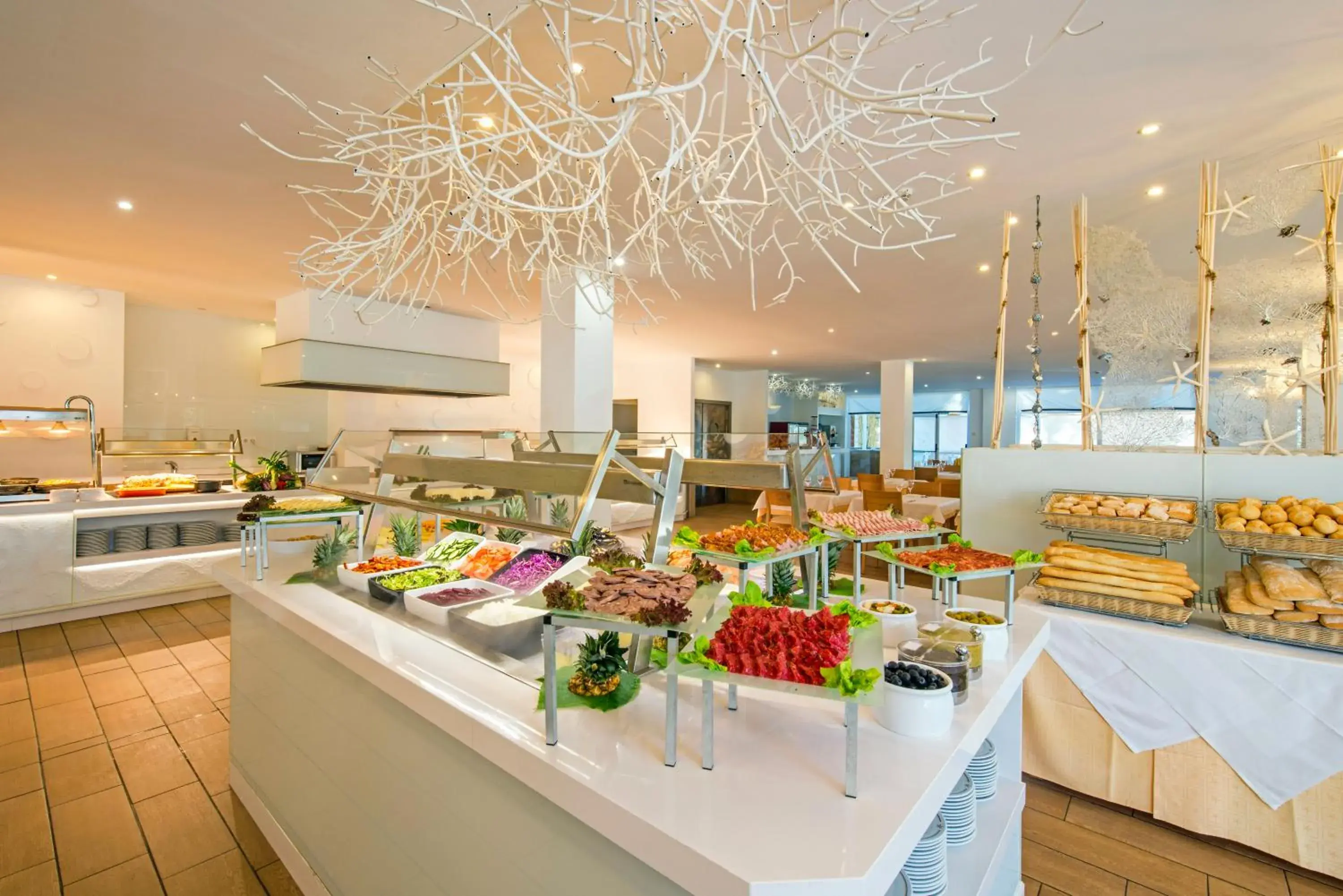 Restaurant/places to eat in Iberostar Waves Club Cala Barca All Inclusive Restaurant/places to eat in Iberostar Waves Club Cala Barca All Inclusive