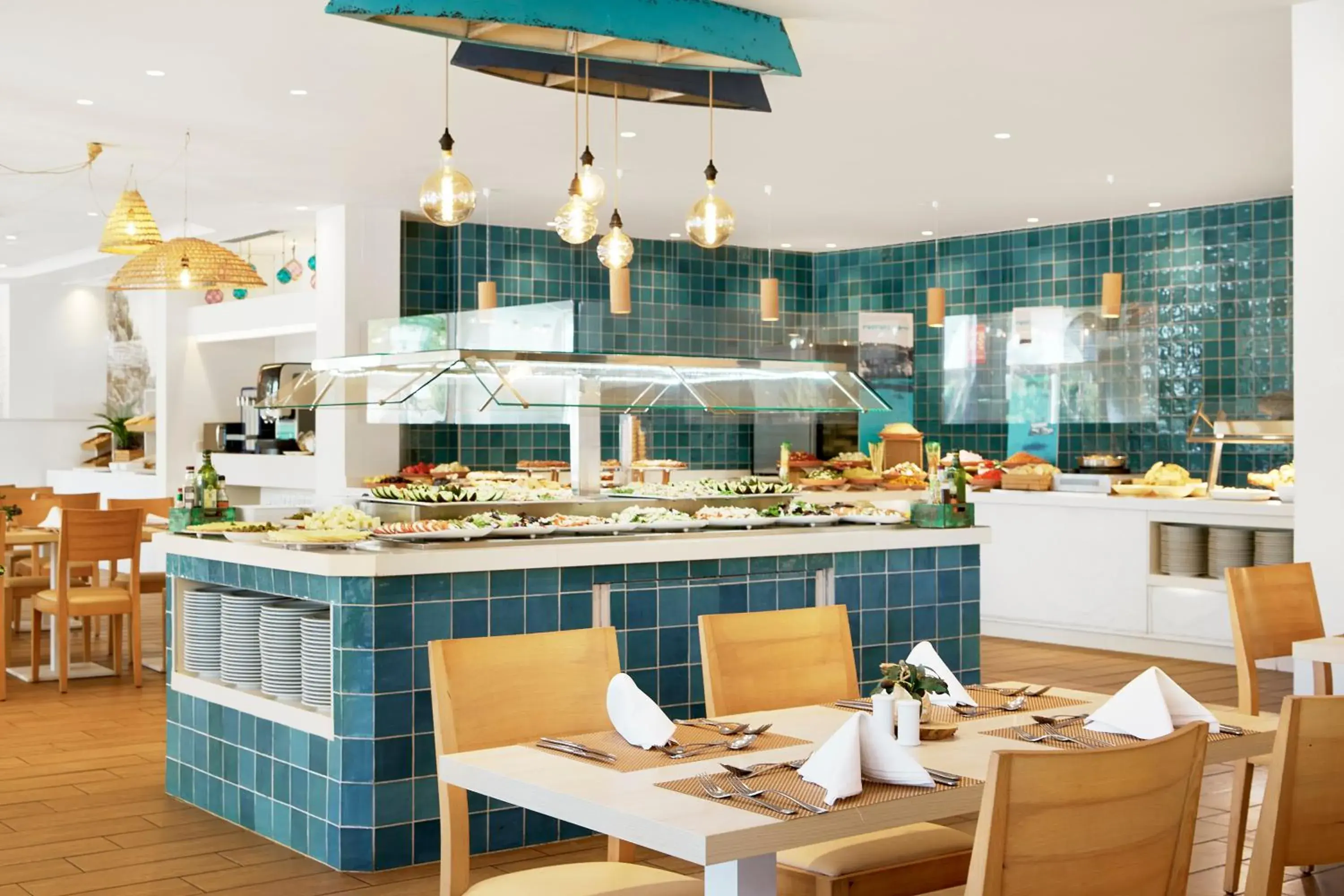 Restaurant/places to eat in Iberostar Waves Club Cala Barca All Inclusive Restaurant/places to eat in Iberostar Waves Club Cala Barca All Inclusive