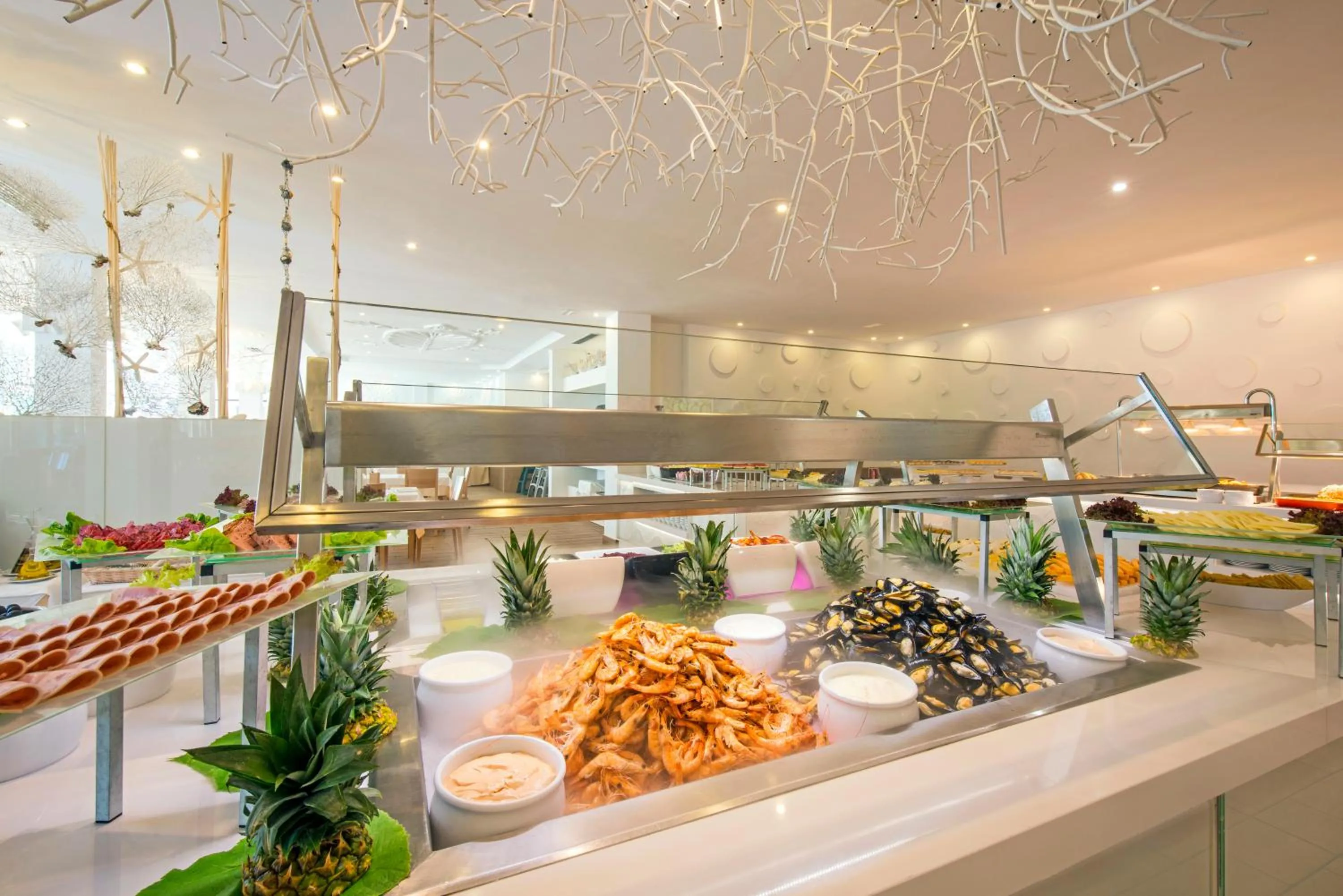 Restaurant/places to eat in Iberostar Waves Club Cala Barca All Inclusive