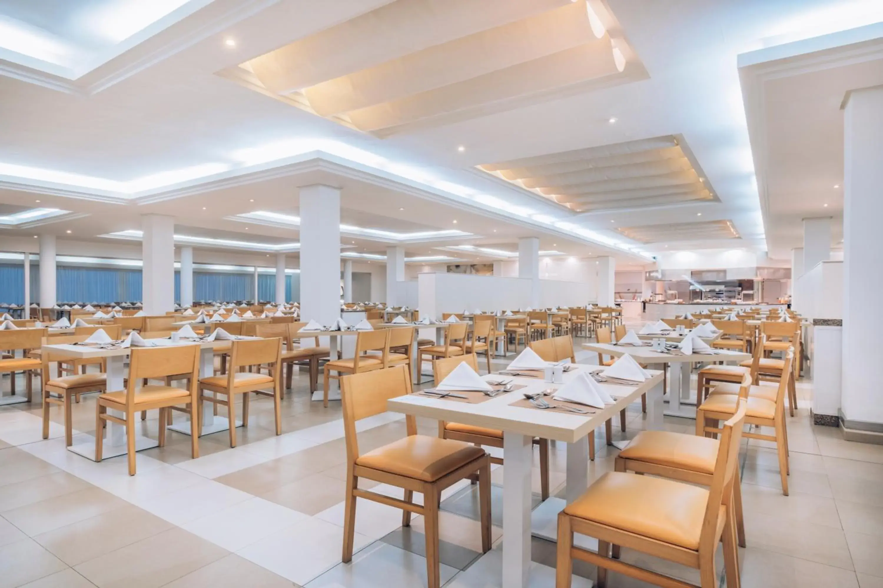 Restaurant/places to eat in Iberostar Waves Club Cala Barca All Inclusive Restaurant/places to eat in Iberostar Waves Club Cala Barca All Inclusive