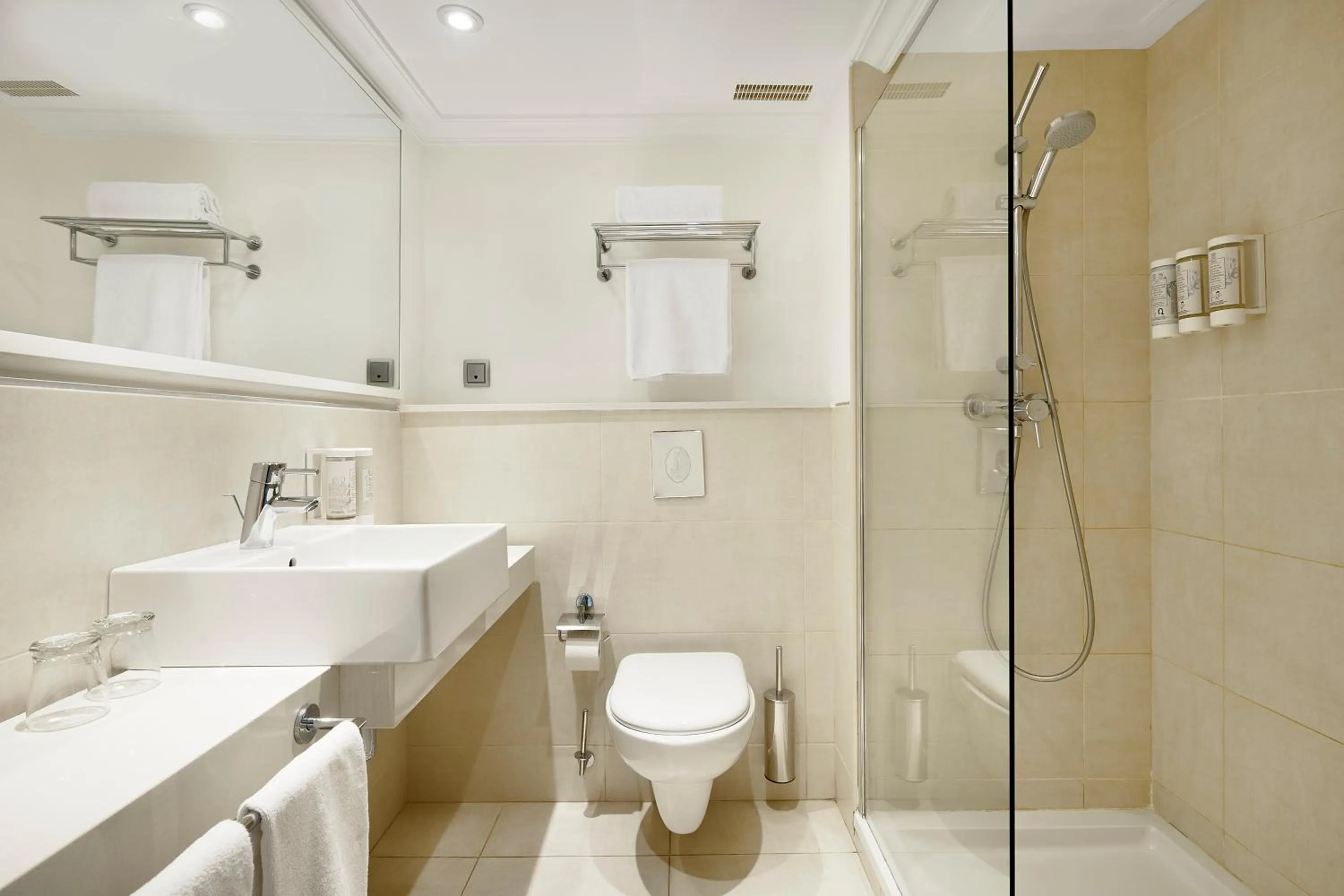 Bathroom in Iberostar Waves Club Cala Barca All Inclusive