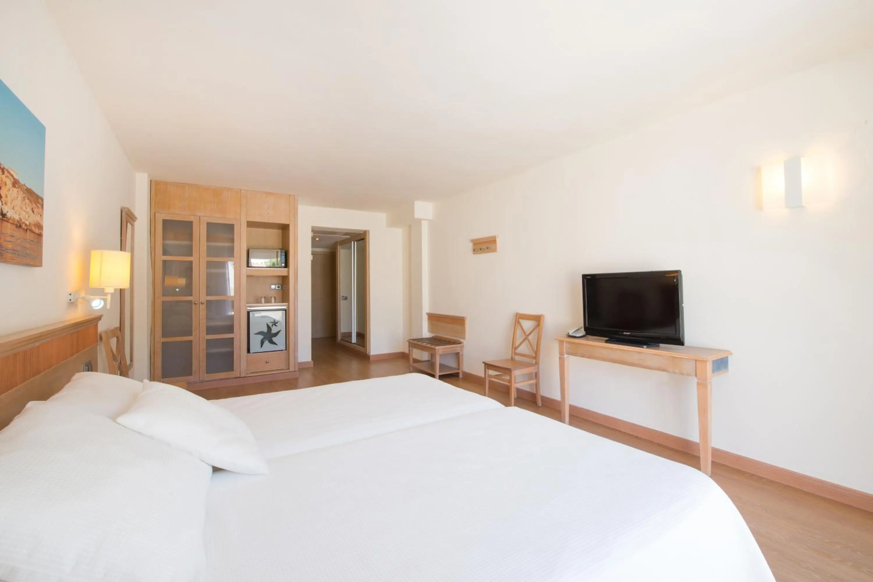 Bed in Iberostar Waves Club Cala Barca All Inclusive