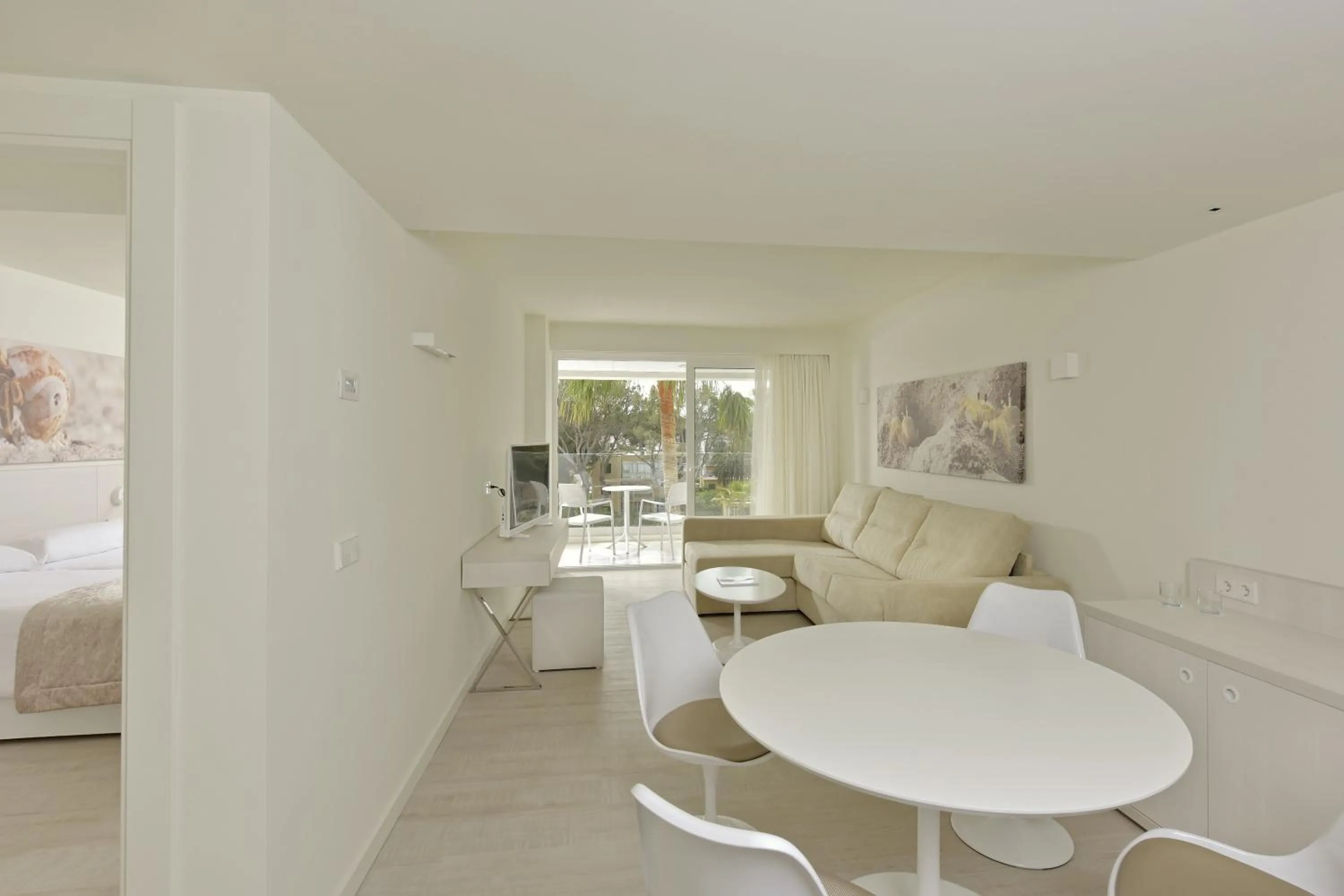 Seating area, Bed in Iberostar Waves Cristina