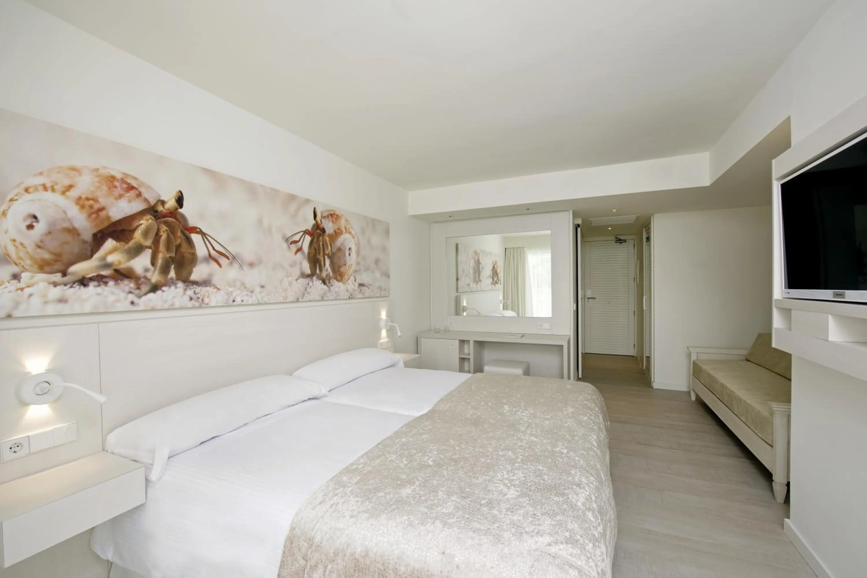 Bed in Iberostar Waves Cristina