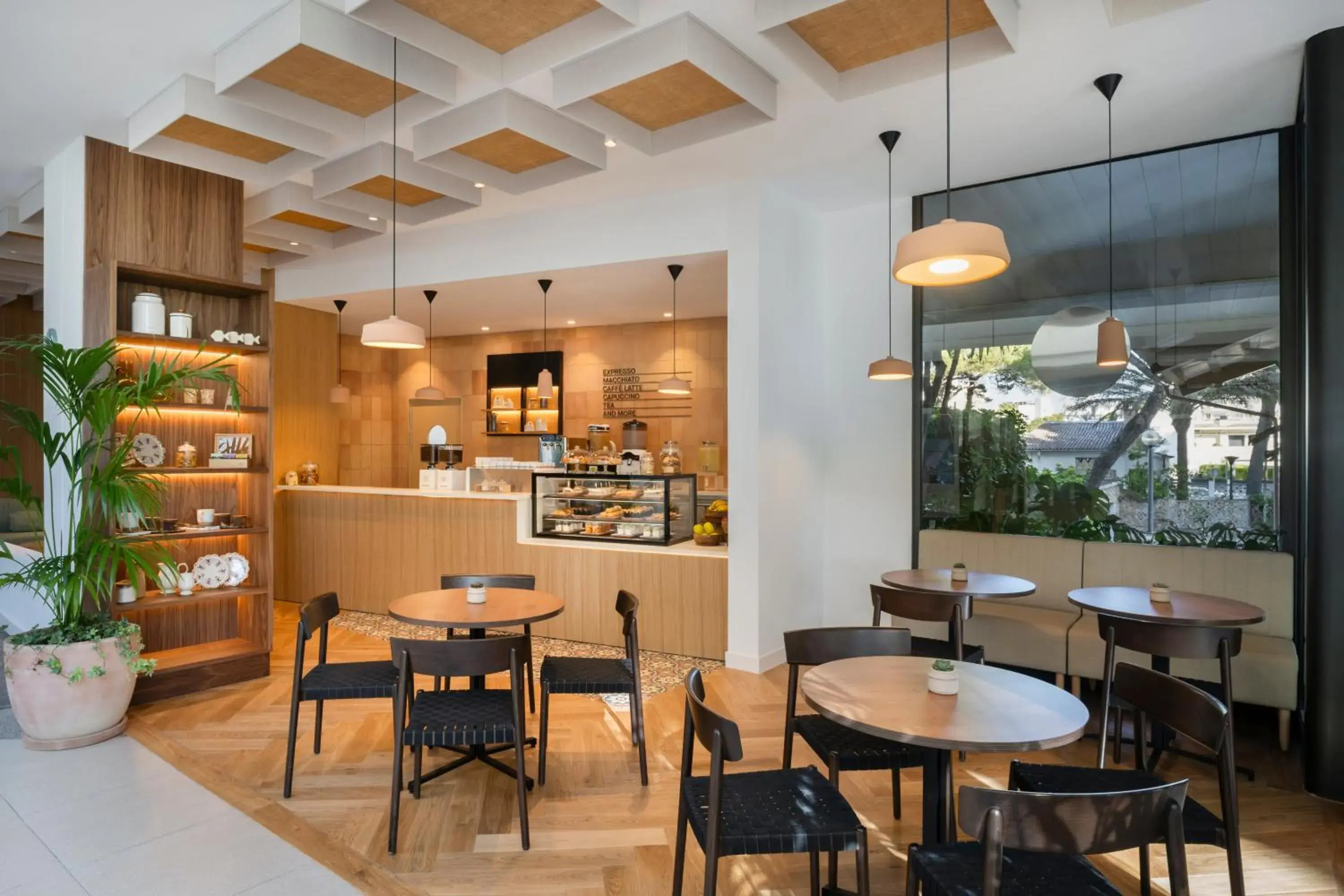 Lounge or bar in Iberostar Waves Cristina Lounge or bar in Iberostar Waves Cristina