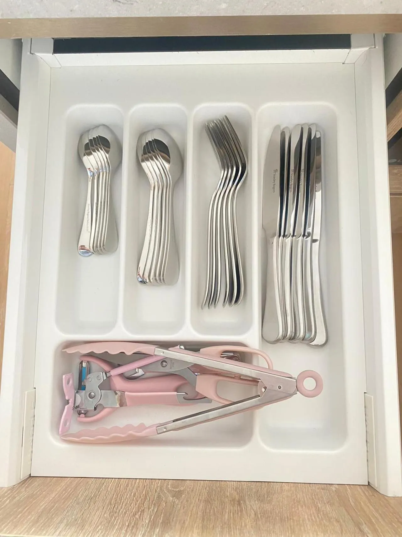 Kitchen or kitchenette in La Jolla Holiday Broadbeach