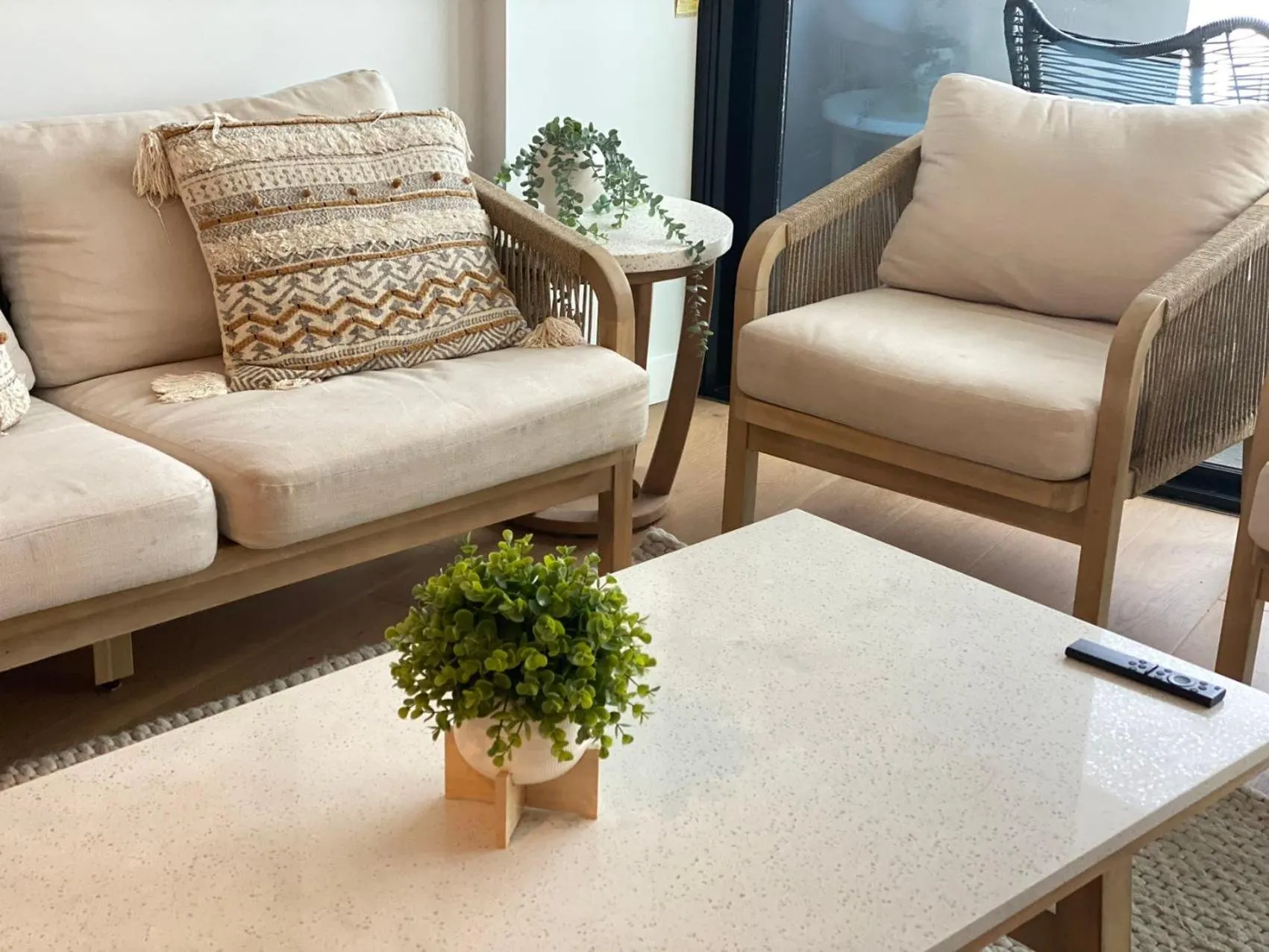 Seating area in La Jolla Holiday Broadbeach