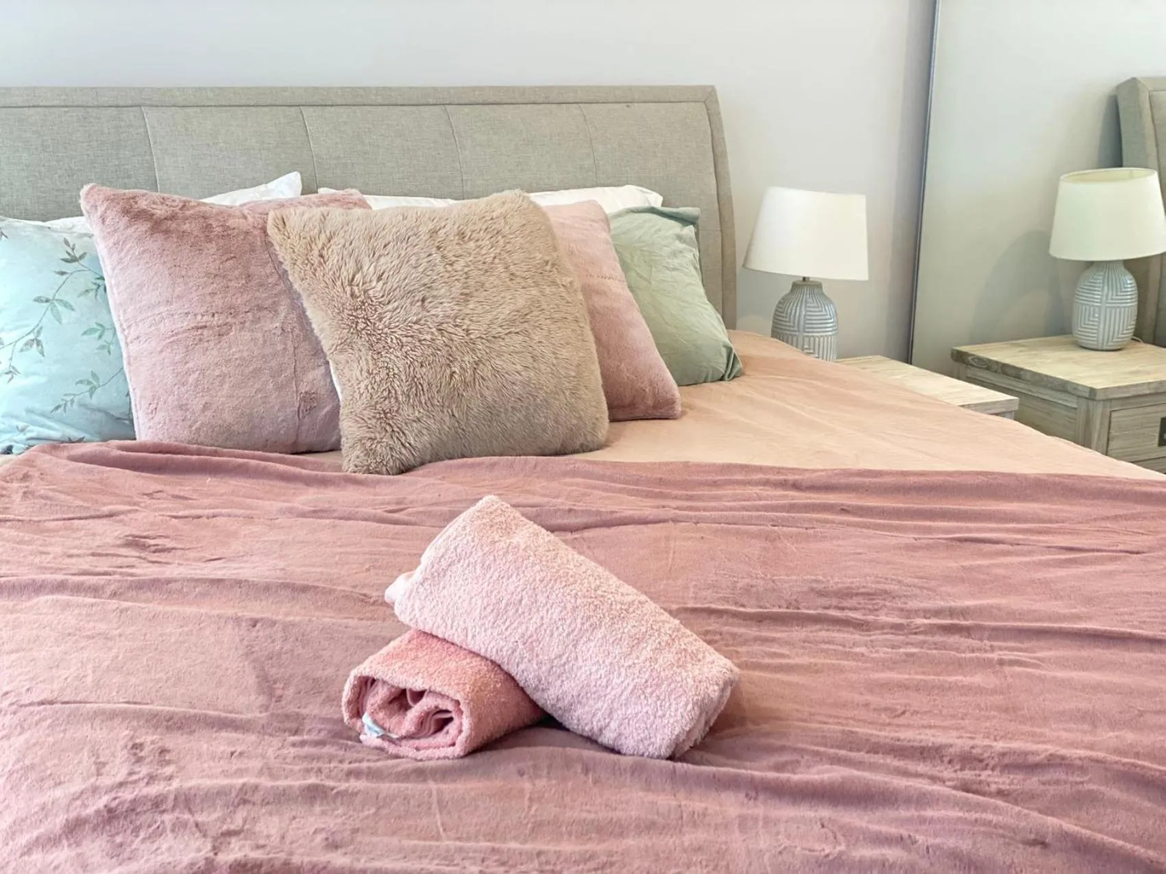 Bedroom, Bed in La Jolla Holiday Broadbeach