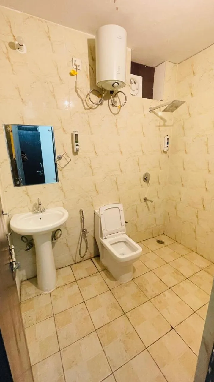 Toilet in The Gange Hill By Green Bird Hospitality