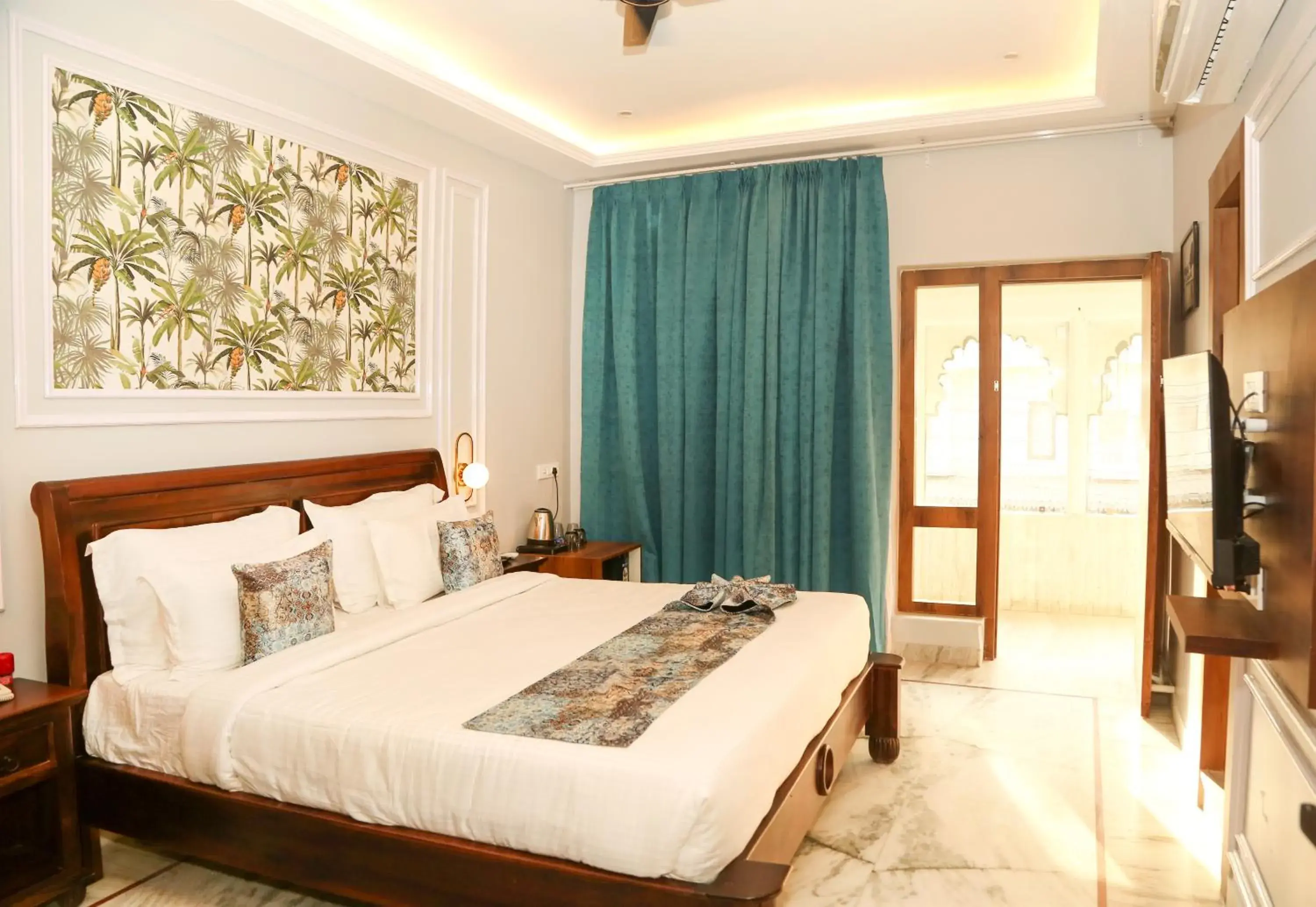 Superior King Room - single occupancy in The Crescent Superior King Room - single occupancy in The Crescent