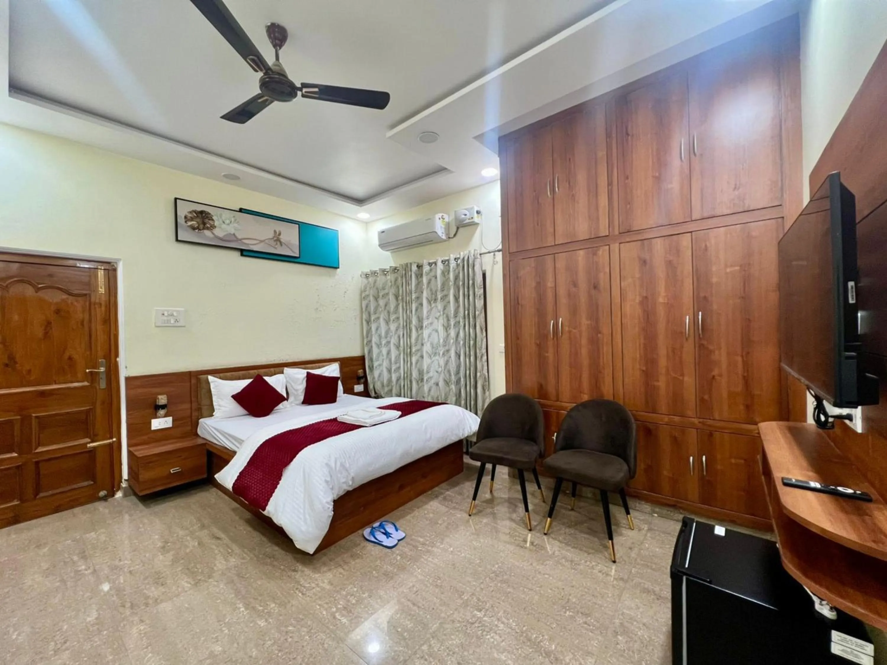 Bed in Om Kashi Villa