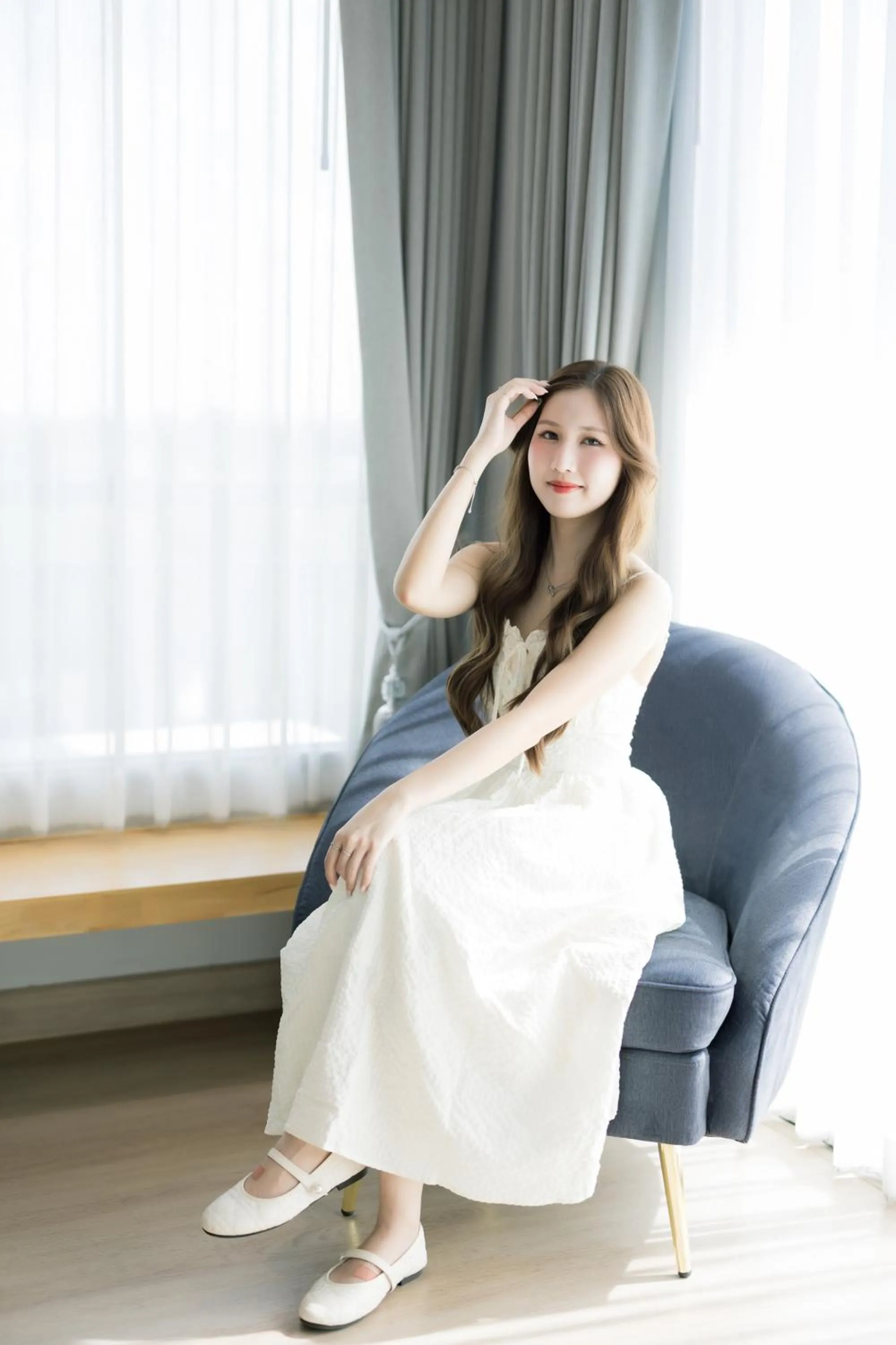 People in The Horizon Groove Hotel