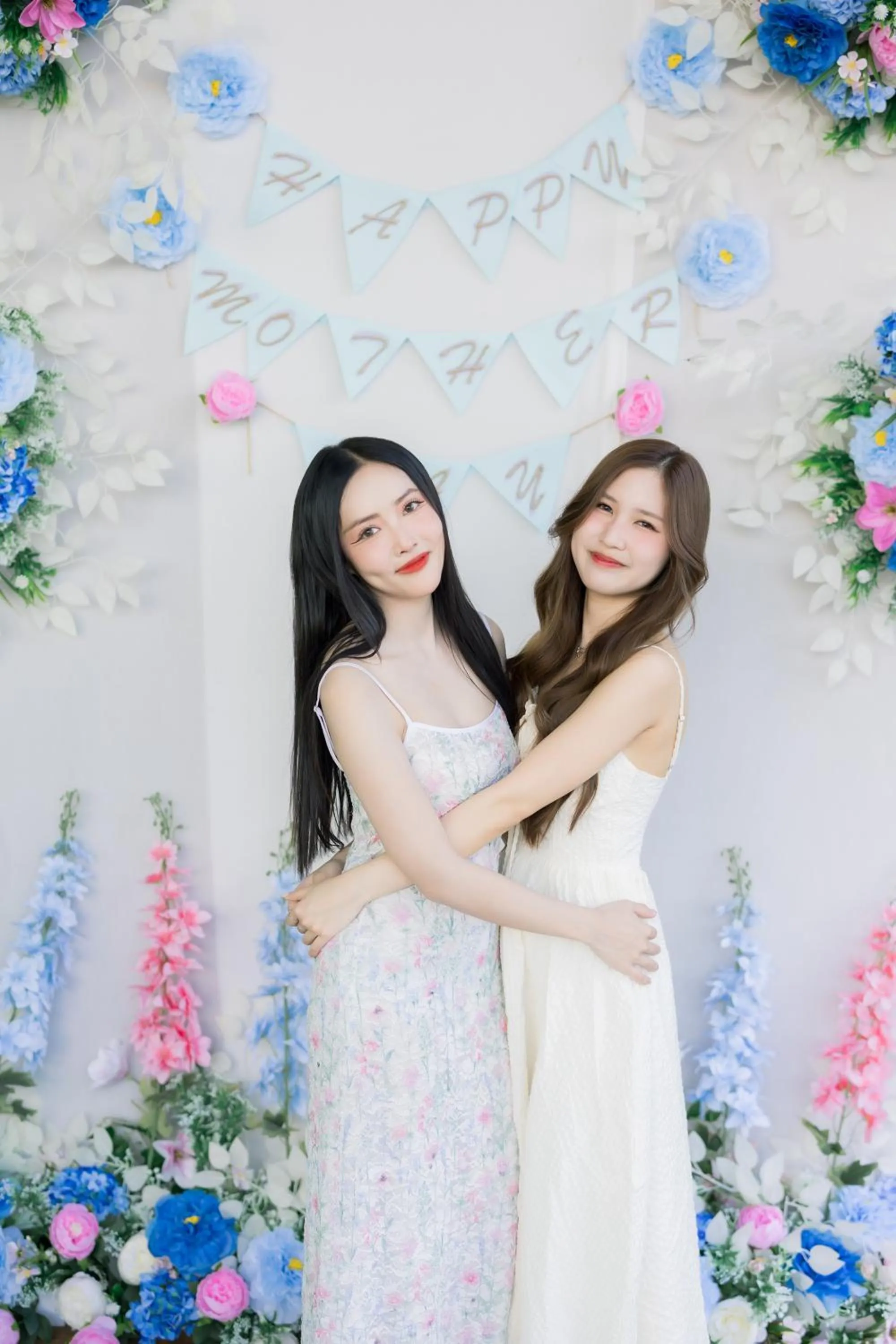 People in The Horizon Groove Hotel