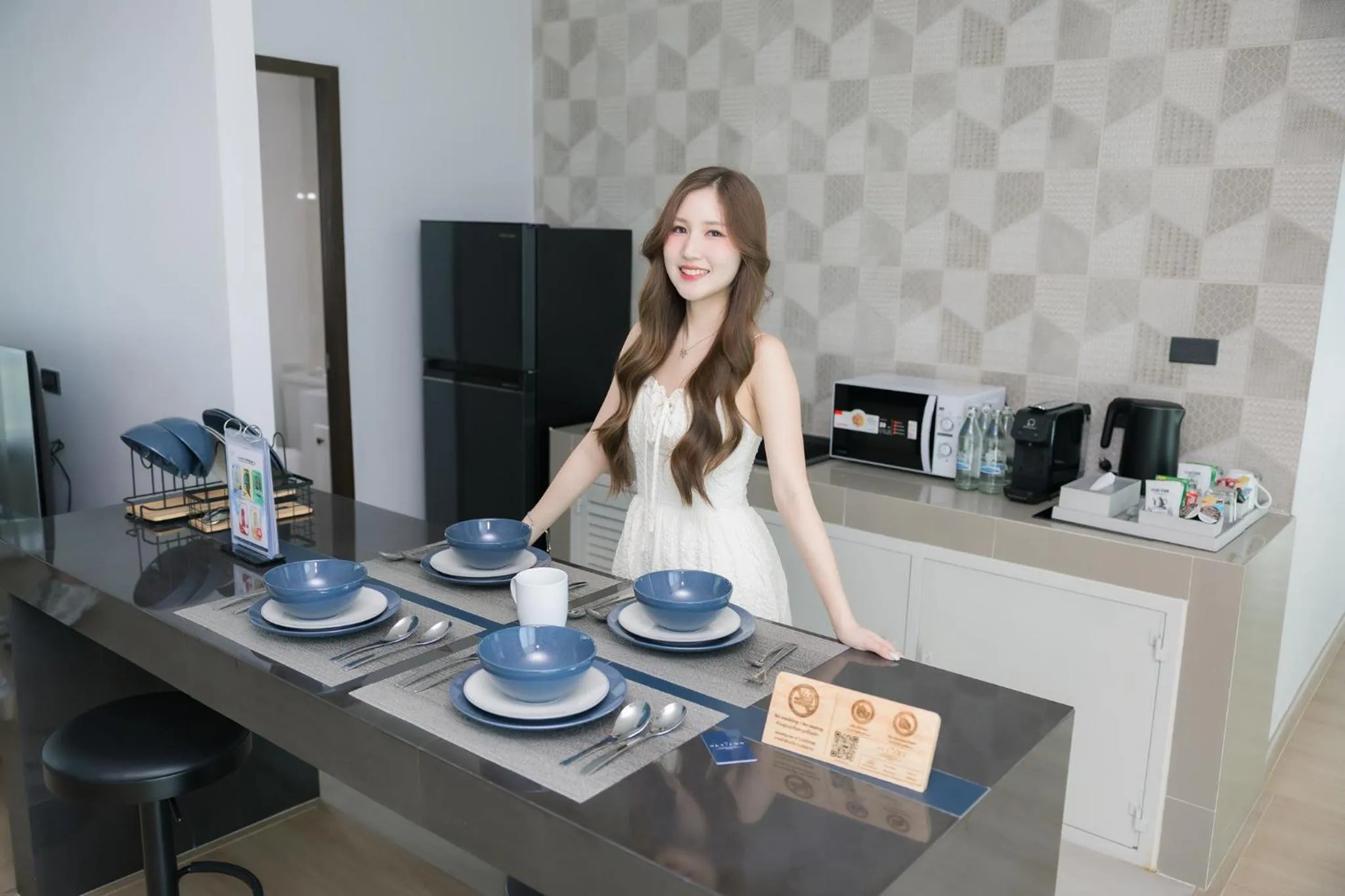 People in The Horizon Groove Hotel