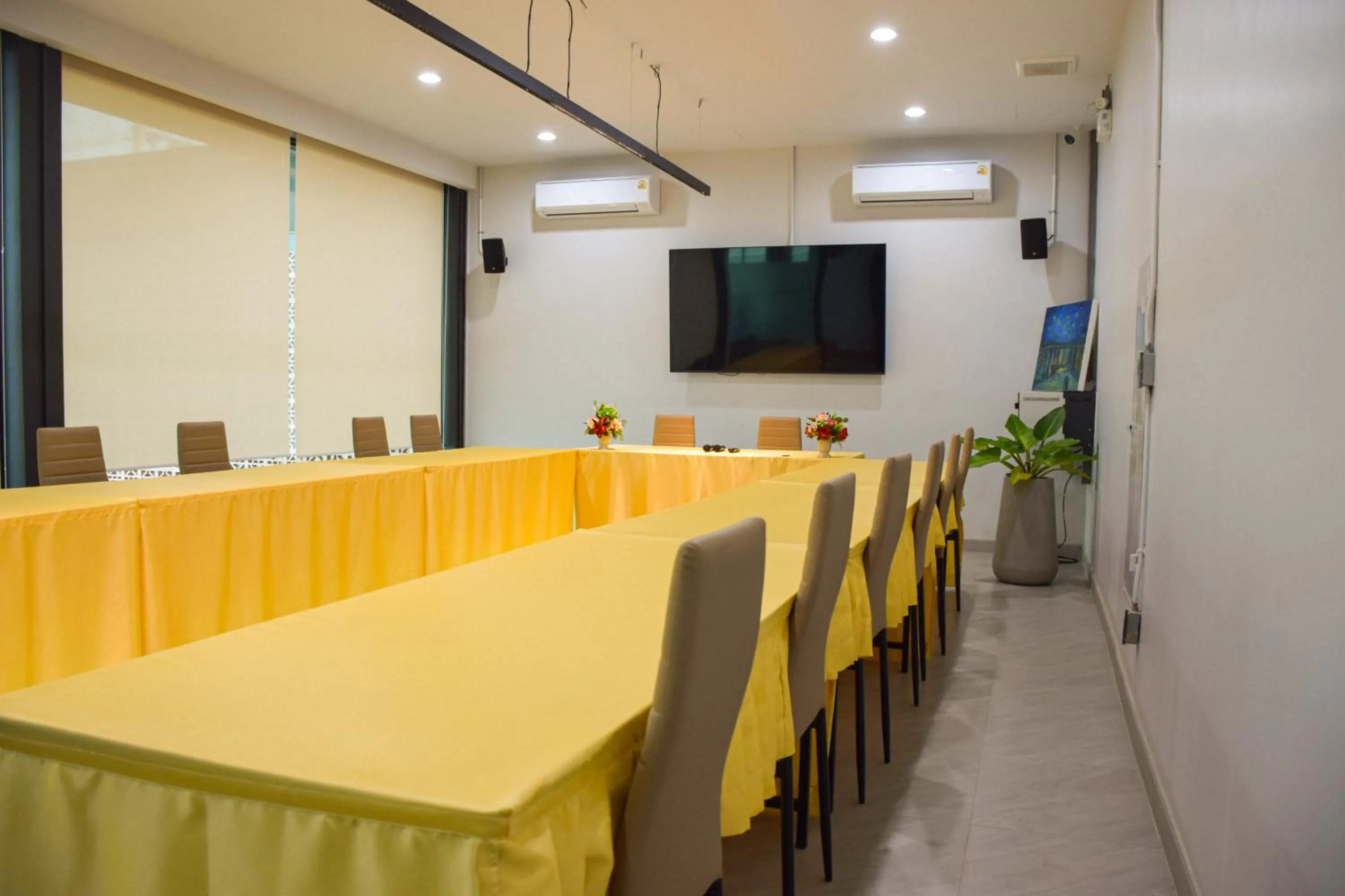 Meeting/conference room in The Horizon Groove Hotel