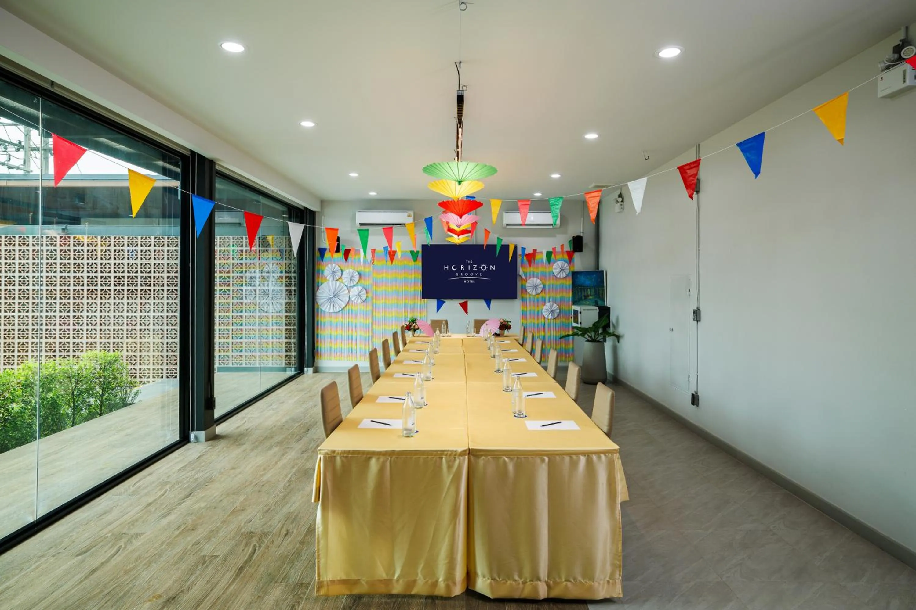 Meeting/conference room in The Horizon Groove Hotel