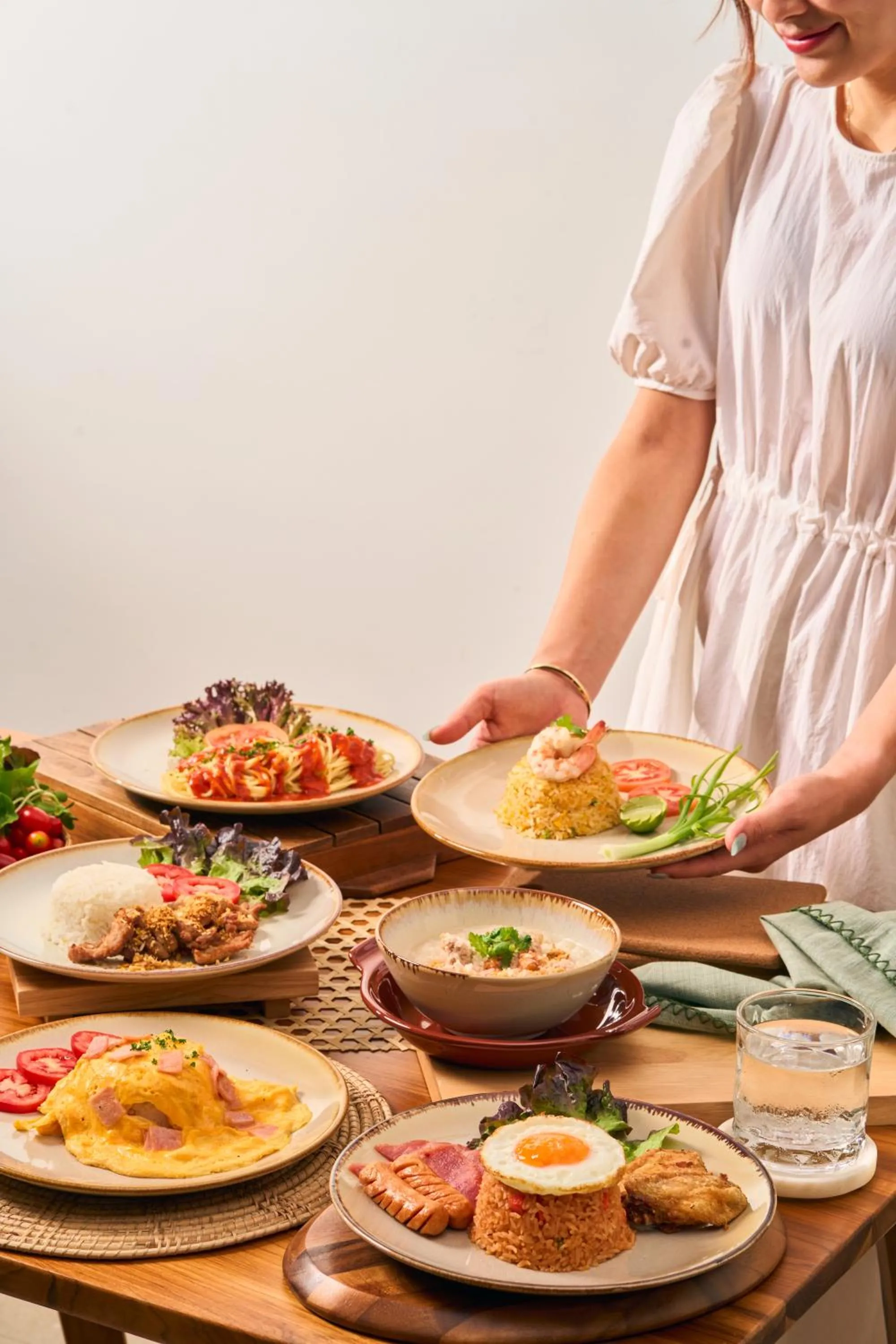 Restaurant/places to eat in The Horizon Groove Hotel