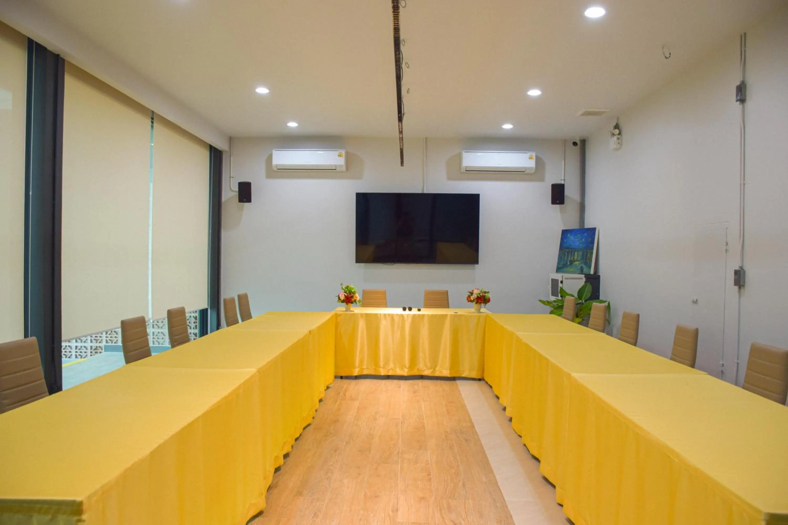 Meeting/conference room in The Horizon Groove Hotel