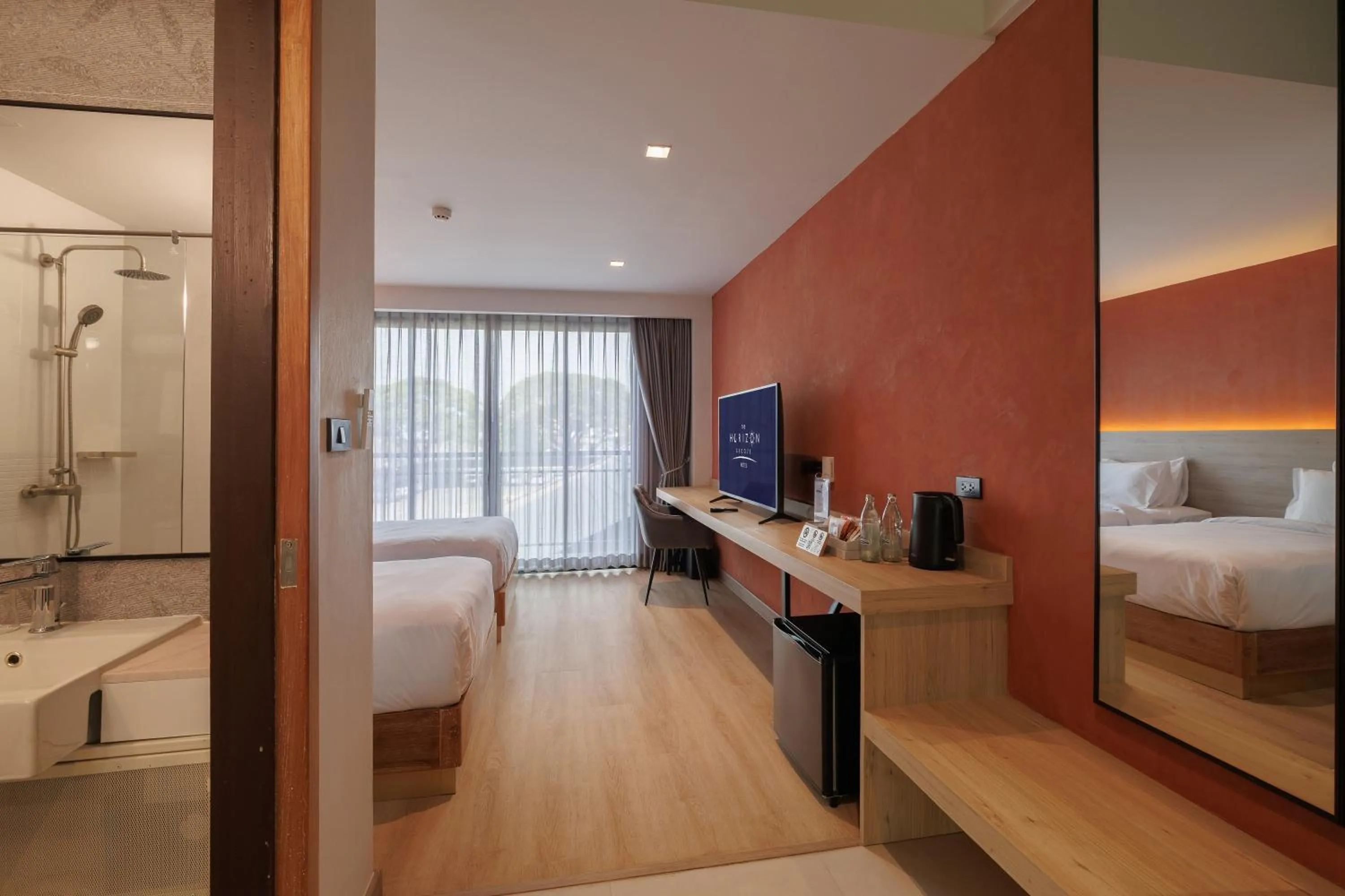 Toilet, Bed in The Horizon Groove Hotel