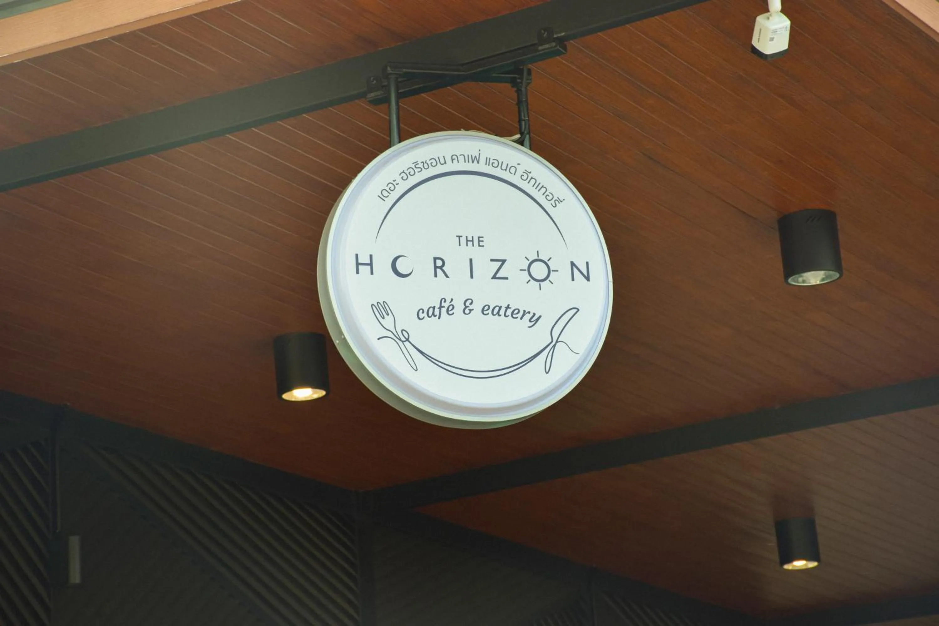 Restaurant/places to eat in The Horizon Groove Hotel