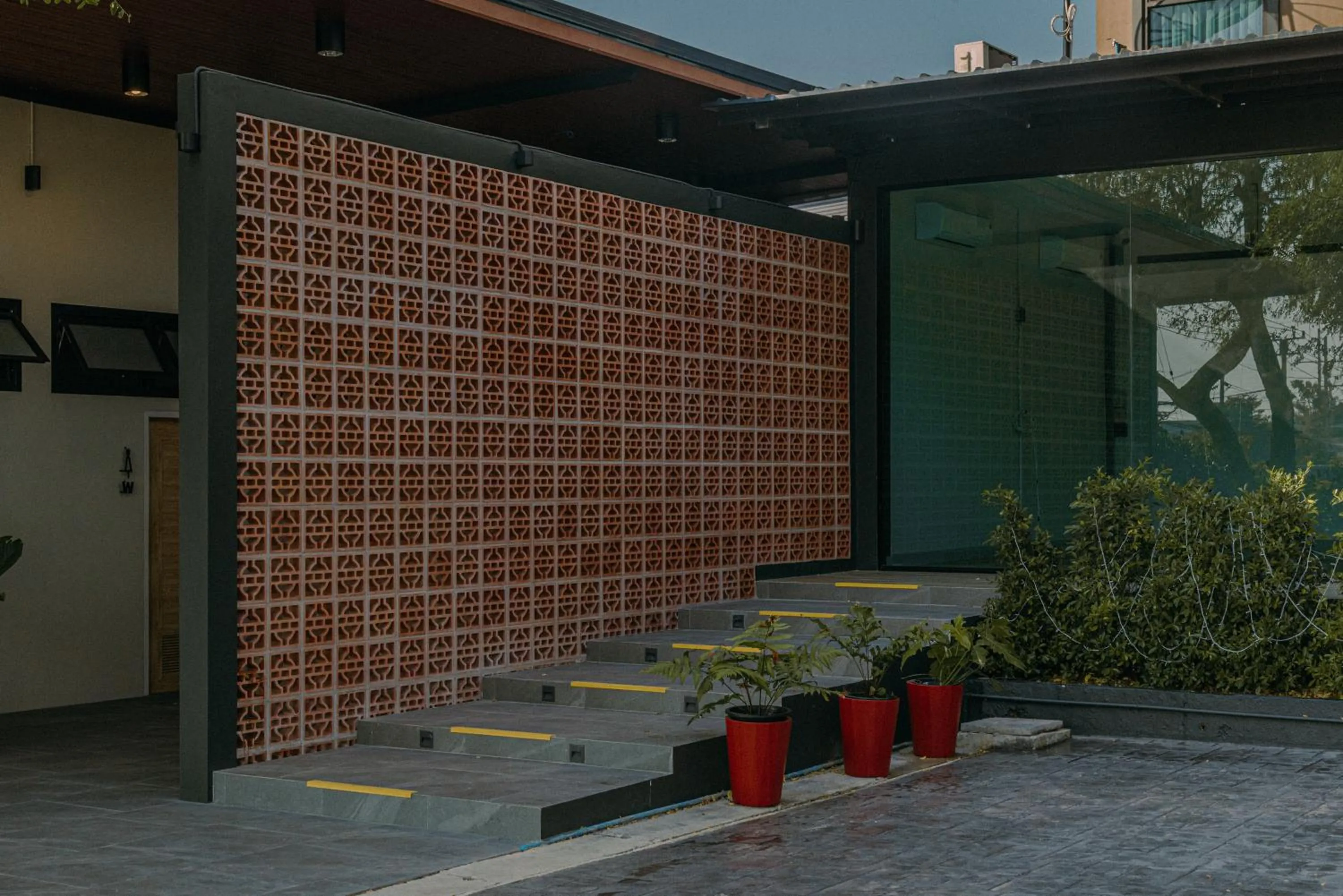Inner courtyard view in The Horizon Groove Hotel