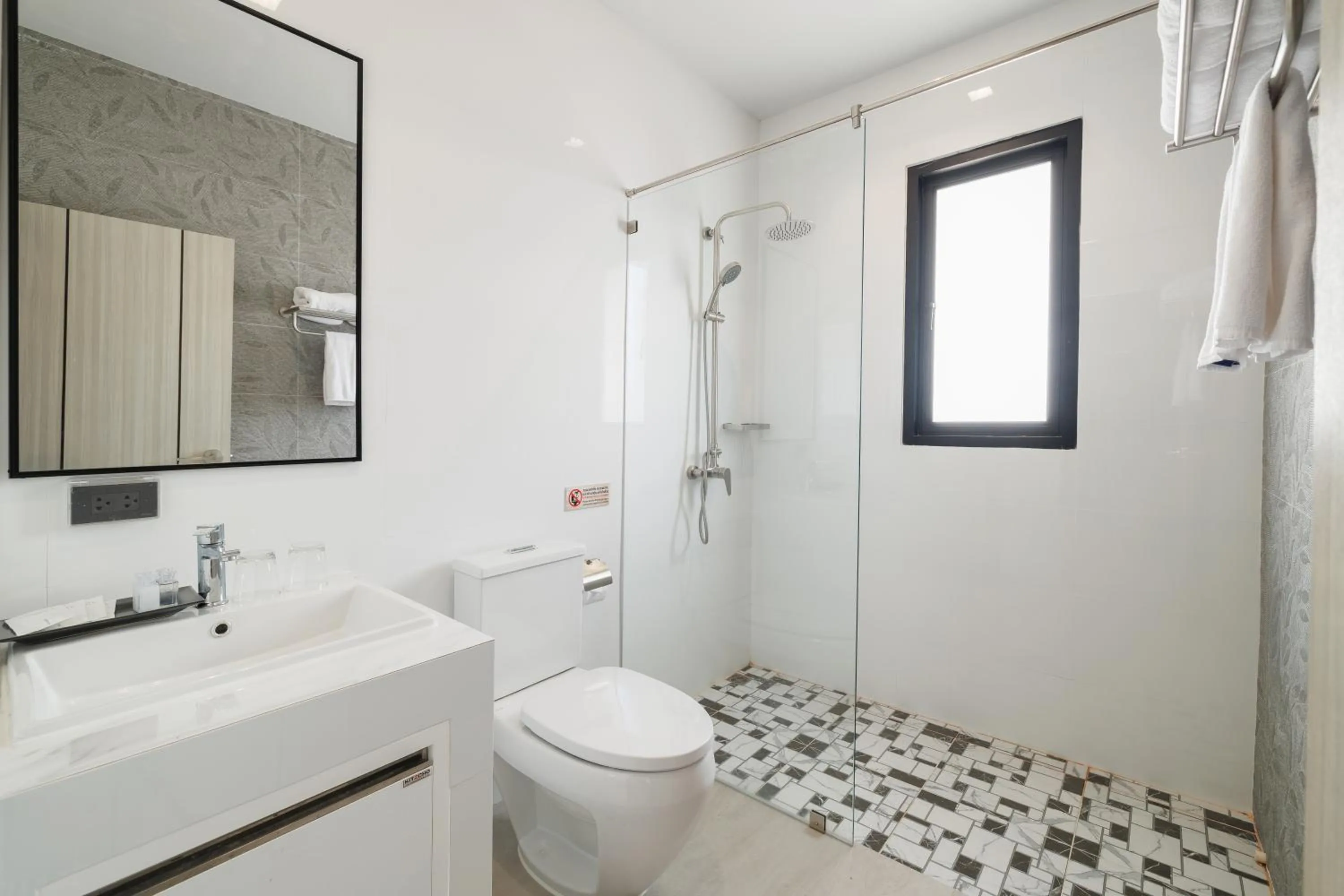 Shower in The Horizon Groove Hotel